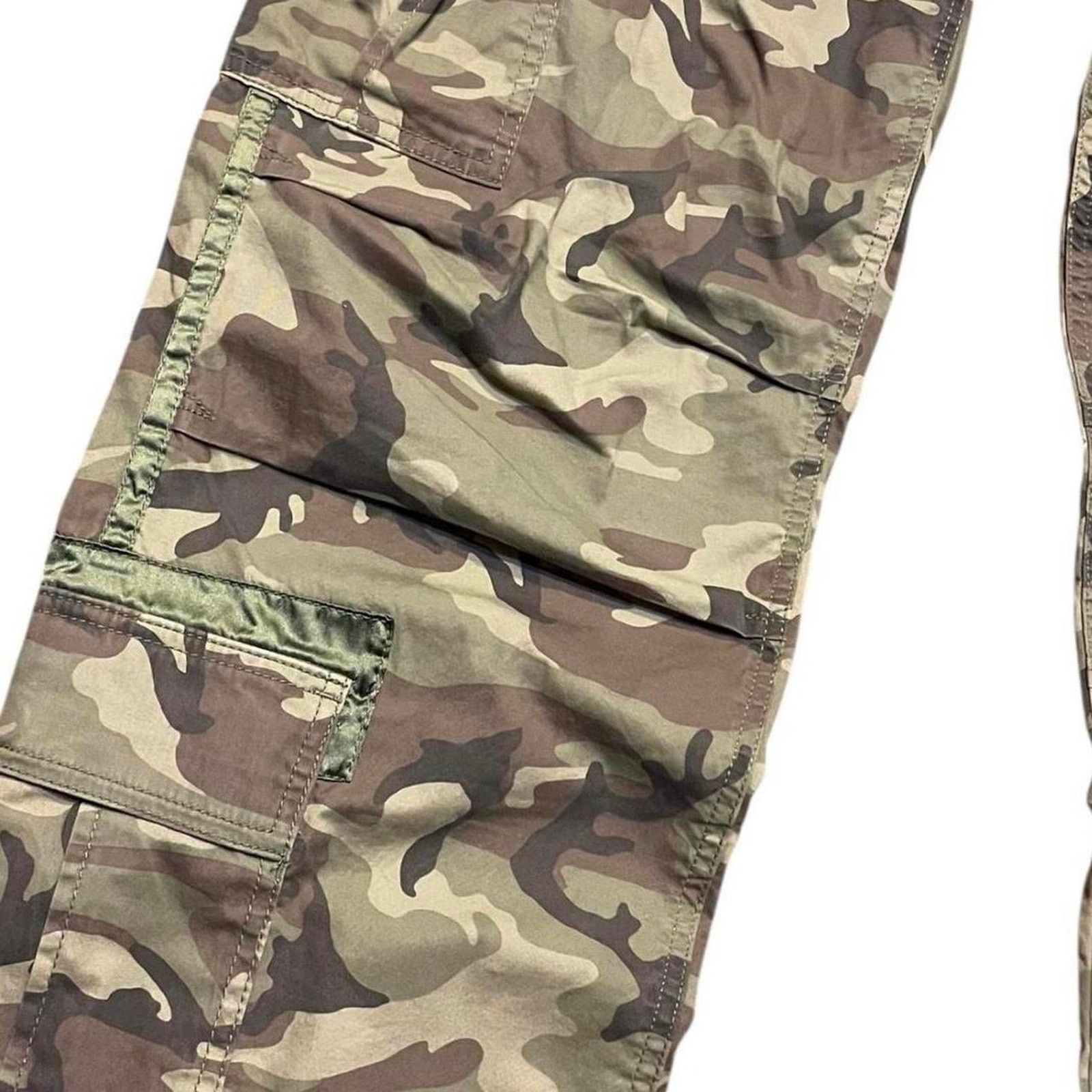 Abercrombie & Fitch VTG Y2K 2000s low-rise Abercrombie & Fitch camo cargo pants Size 27" / US 4 / IT 40 - 3 Thumbnail
