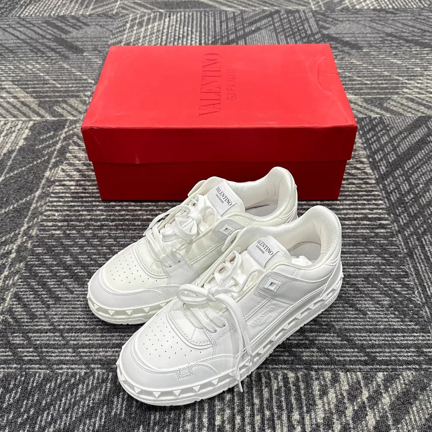 Valentino White Low-Top Sneakers Size 8 Size US 8 / EU 41 - 1 Thumbnail