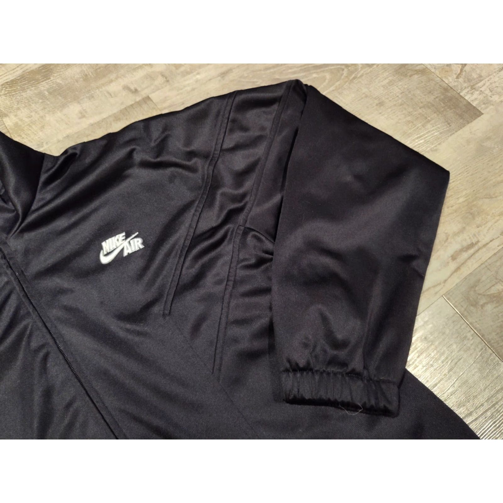 Nike Vintage Nike Air UW Milwaukee Panthers Basketball Full Zip Jacket Size M Black Size US 31 - 3 Thumbnail