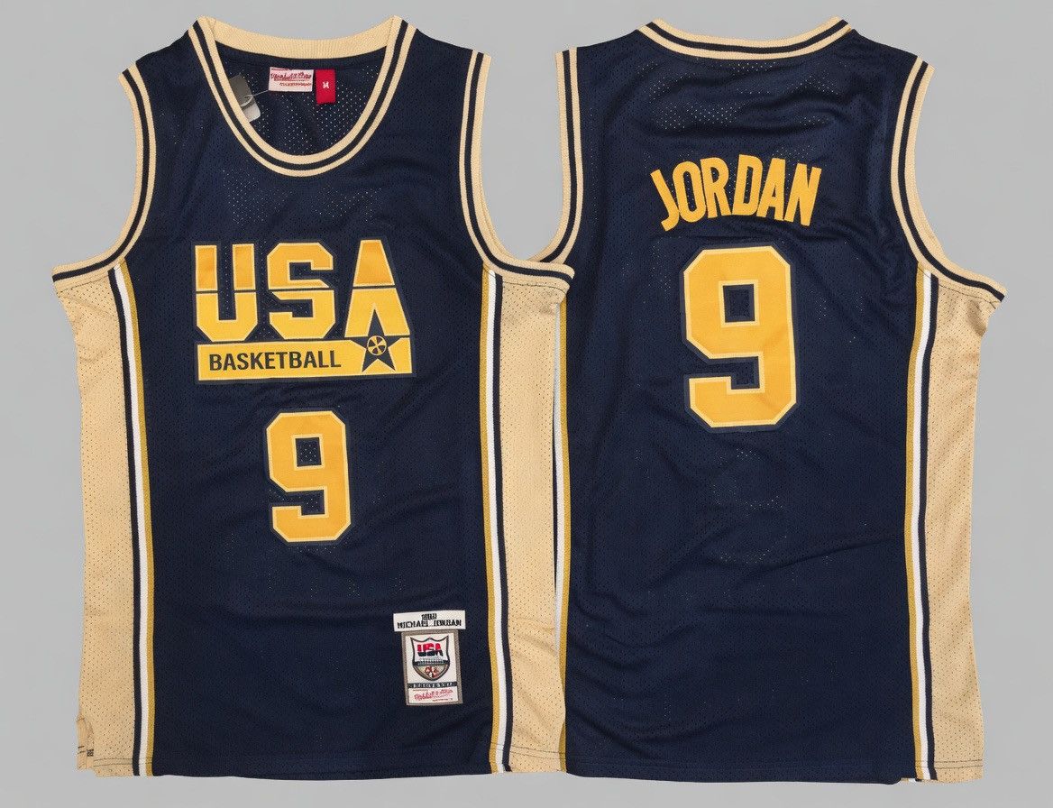 NBA Retrò Maglia Michael Jordan 1992 NBA - M Size US M / EU 48-50 / 2 - 1 Thumbnail