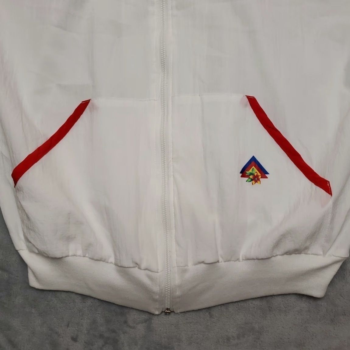 Vintage VINTAGE Windbreaker Jacket White Lightweight Pullover Red Blue Accents Womens Bomber Jacket Cricket Lane, Size 10 Size L / US 10 / IT 46 - 2 Thumbnail