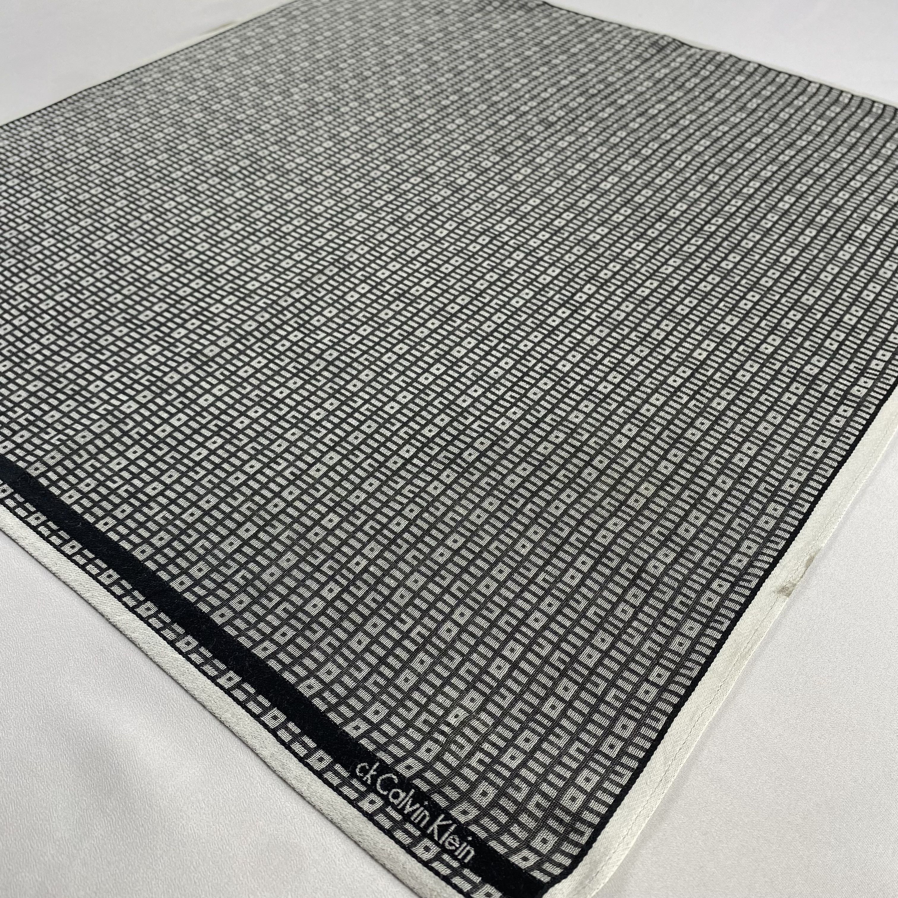 Calvin Klein × Vintage Calvin Klein Handkerchief / Neckerchief / Bandana-P1504 Size ONE SIZE - 2 Thumbnail