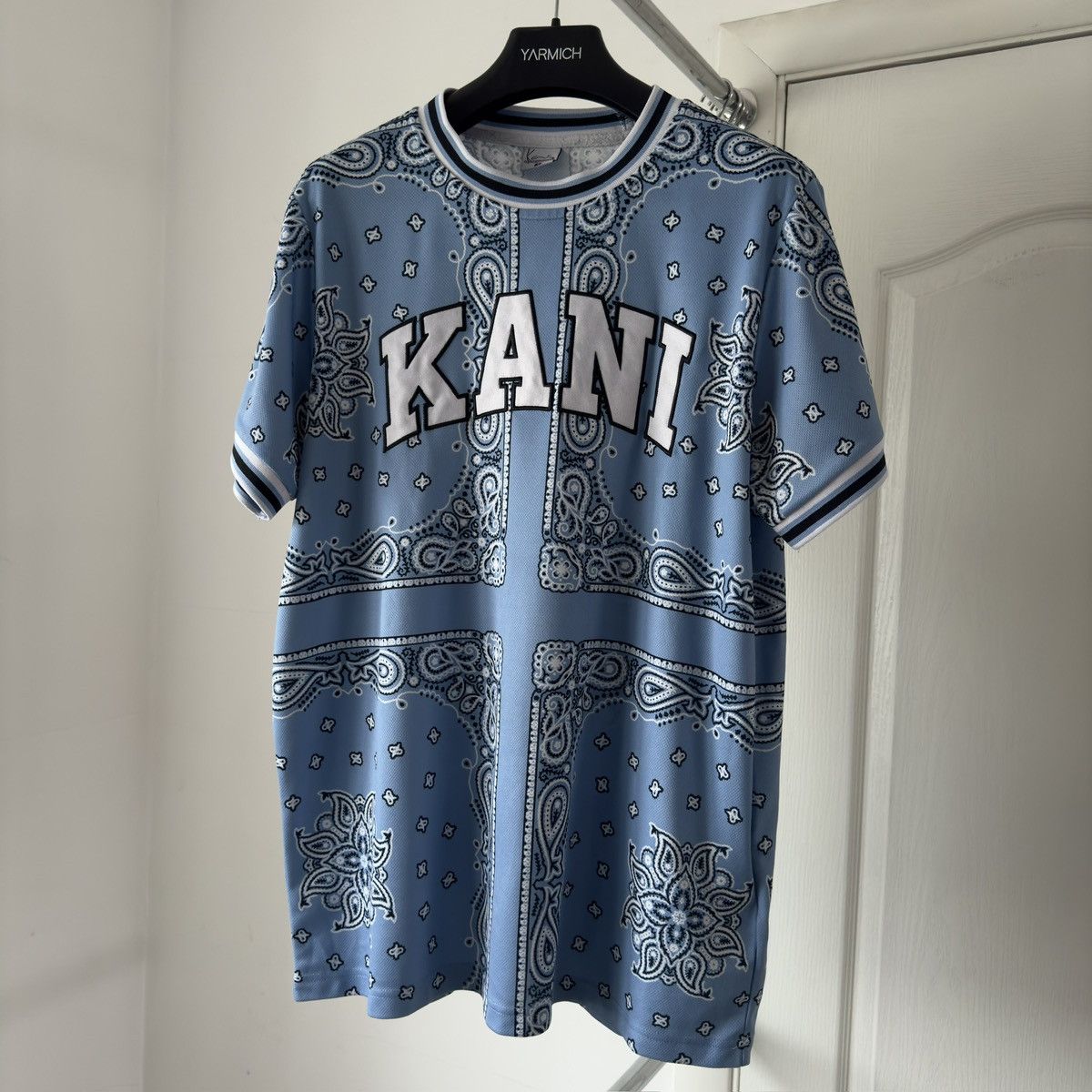 Karl Kani Karl Kani Serif Paisley Mesh Bandana Logo Jersey Tee Size US M / EU 48-50 / 2 - 1 Thumbnail