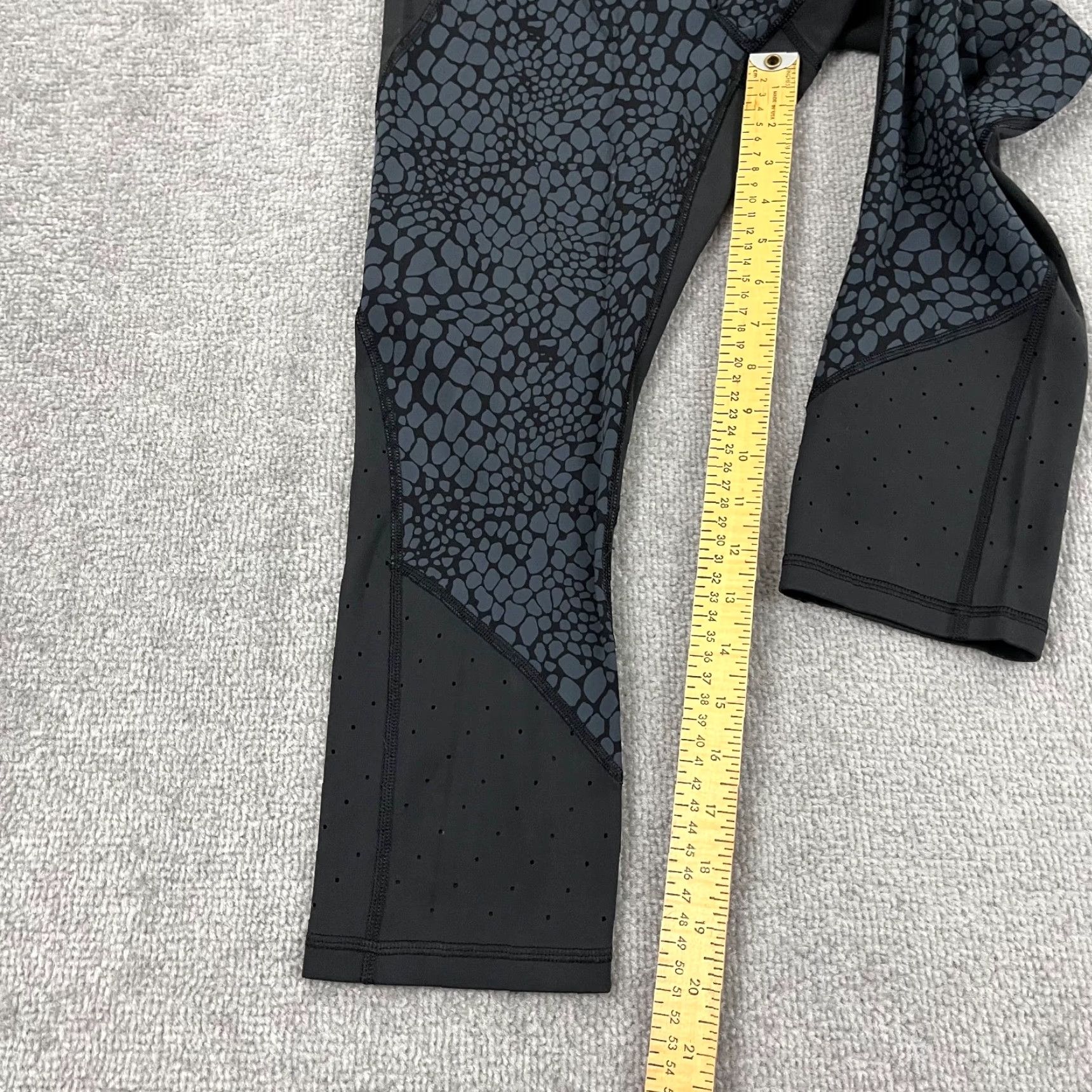Athleta Athleta Leggings Capri Women Medium 20" Black Activewear Athletic Crocodile Stealth Elation Size 32" / US 10 / IT 46 - 6 Thumbnail