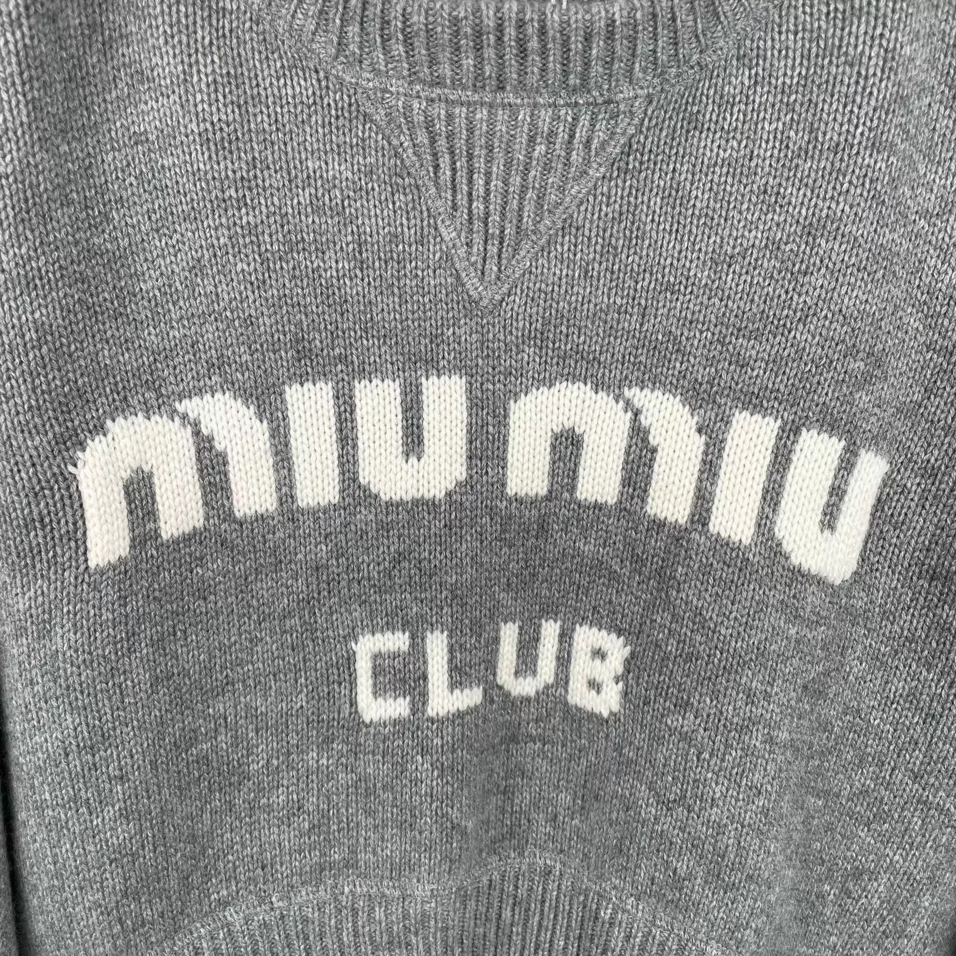 Miu Miu MIU MIU Gray Cashmere Sweater Womens 40 Chest Logo Size S / US 4 / IT 40 - 3 Thumbnail