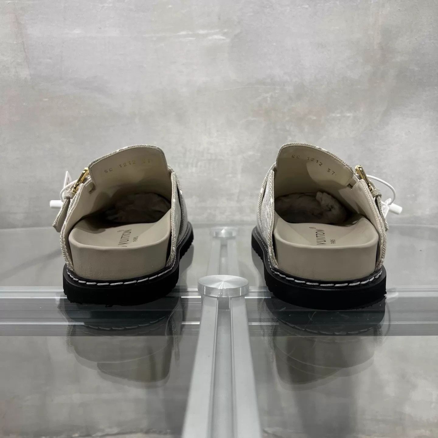Louis Vuitton LV cosy gray all over print Birkenstock UK3/37 Size US 6.5 / IT 36.5 - 6 Thumbnail