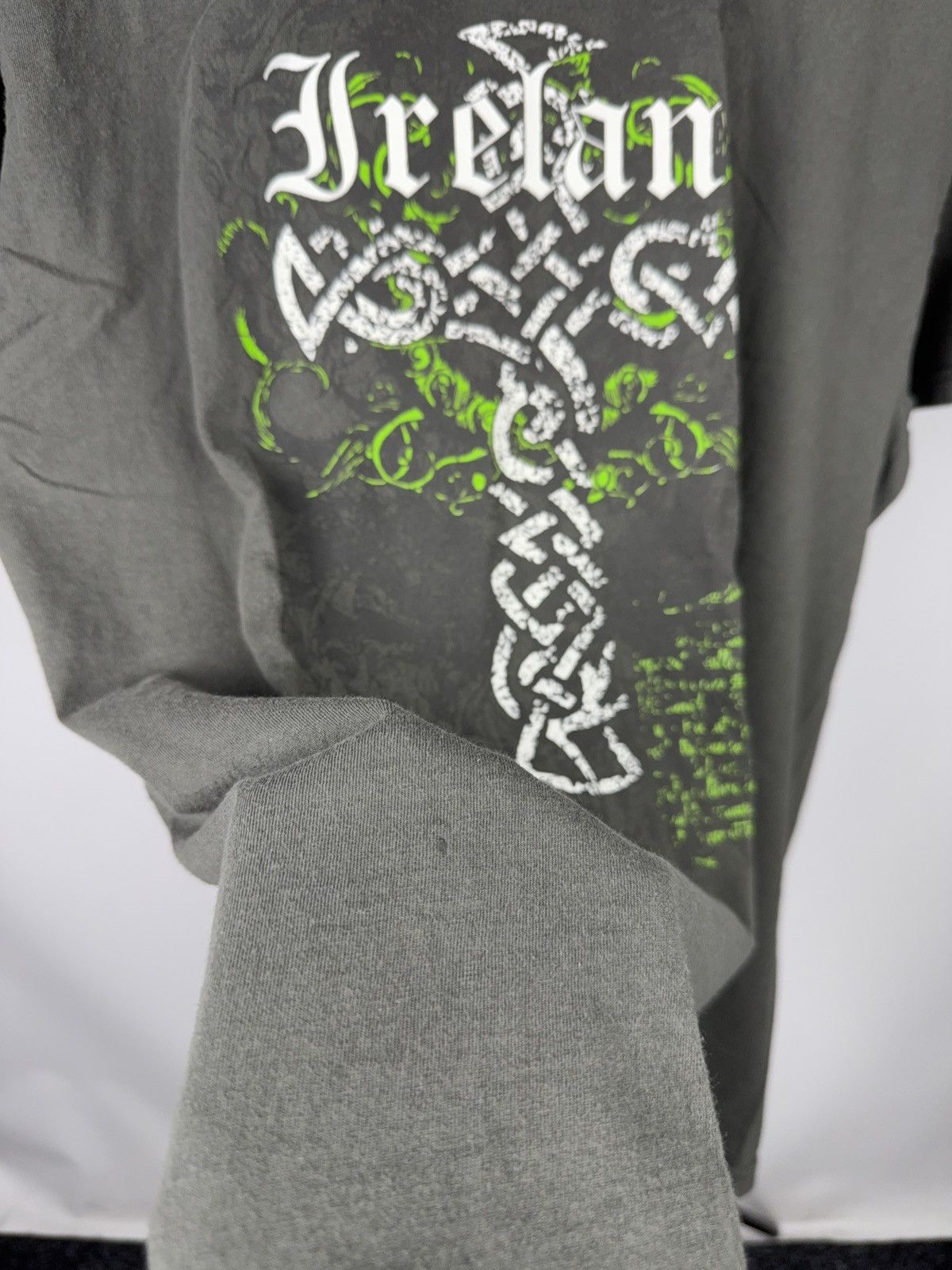 Vintage Vintage 00s Ireland Celtic Cross Gothic Graphic T-Shirt Size US L / EU 52-54 / 3 - 4 Thumbnail