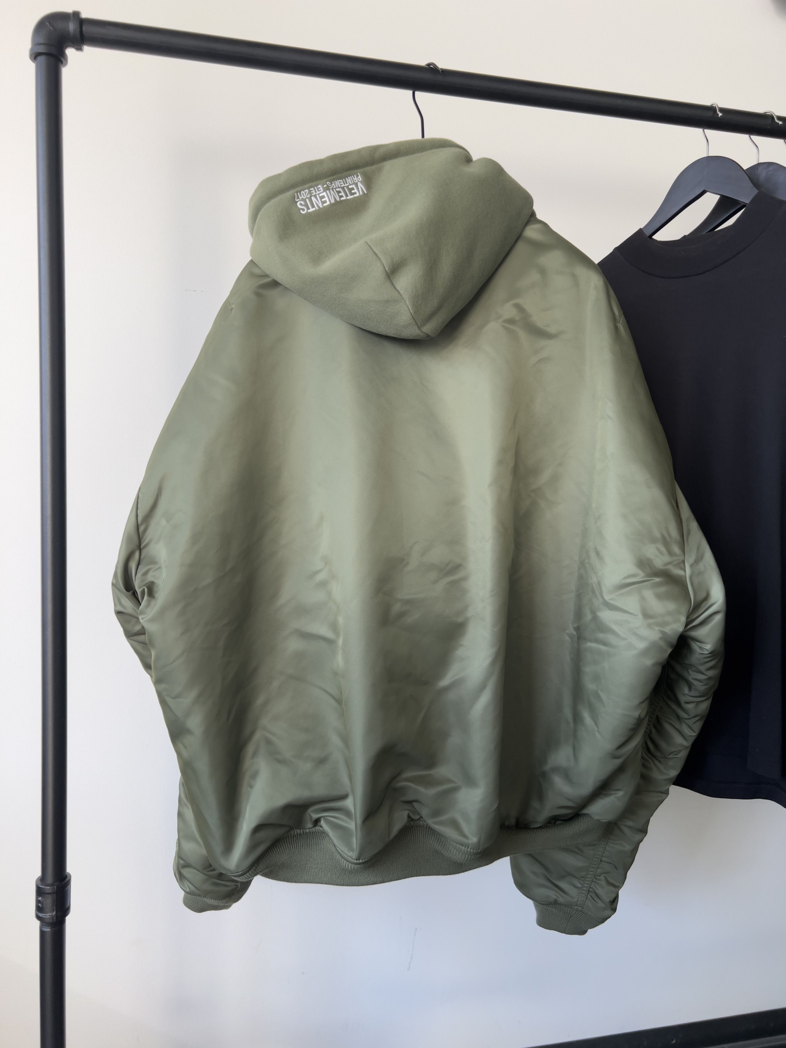 Alpha Industries × Vetements Vetements FW17 Oversized Reversible MA-1 Bomber Jacket Size US XL / EU 56 / 4 - 4 Thumbnail