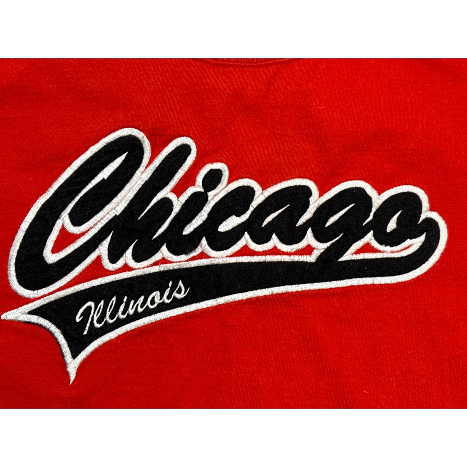 Fruit Of The Loom Vintage 90s Chicago Illinois embroidered XL shirt red Size US XL / EU 56 / 4 - 5 Thumbnail