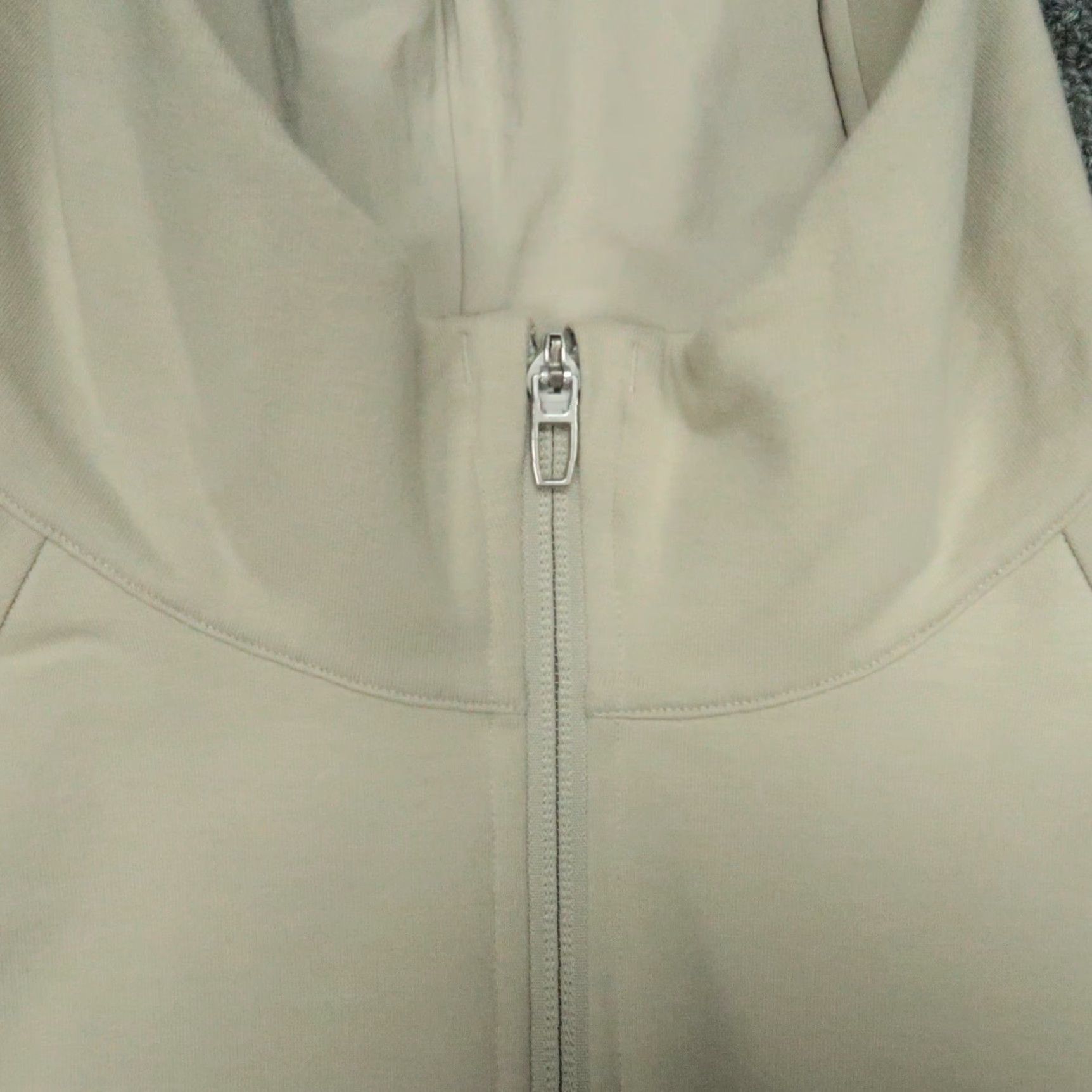 Lululemon Lululemon Hoodie Mens Large Beige City Sweat Full Zip Pockets Performance Size US L / EU 52-54 / 3 - 3 Thumbnail