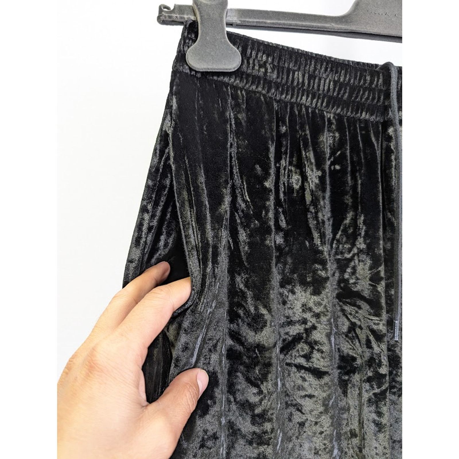 Balenciaga o1rshd1 Baggy Pants BB Paris Icon Shiny Velvet in Black Size US 32 / EU 48 - 6 Thumbnail