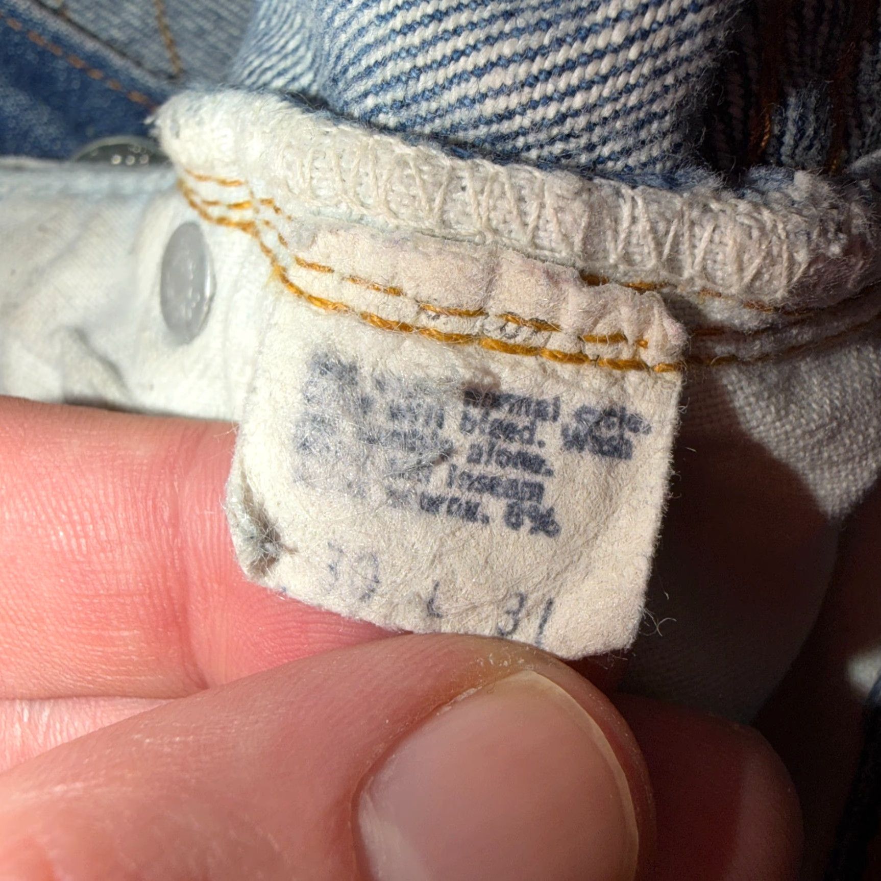 Levi's Levis 501 Jeans Vintage 80s Light Wash Button 5-Pocket Denim USA Mid Rise Classic Fit Men 28x25 Blue Distressed 30x31 Model Levi's 501 Series Size US 28 / EU 44 - 6 Thumbnail