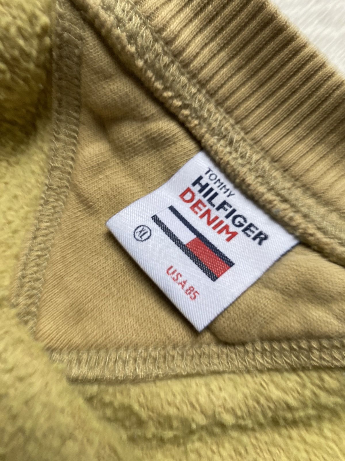 Tommy Hilfiger × Vintage Vintage RARE Tommy Hilfiger 90s crewneck beige Size US XL / EU 56 / 4 - 4 Thumbnail