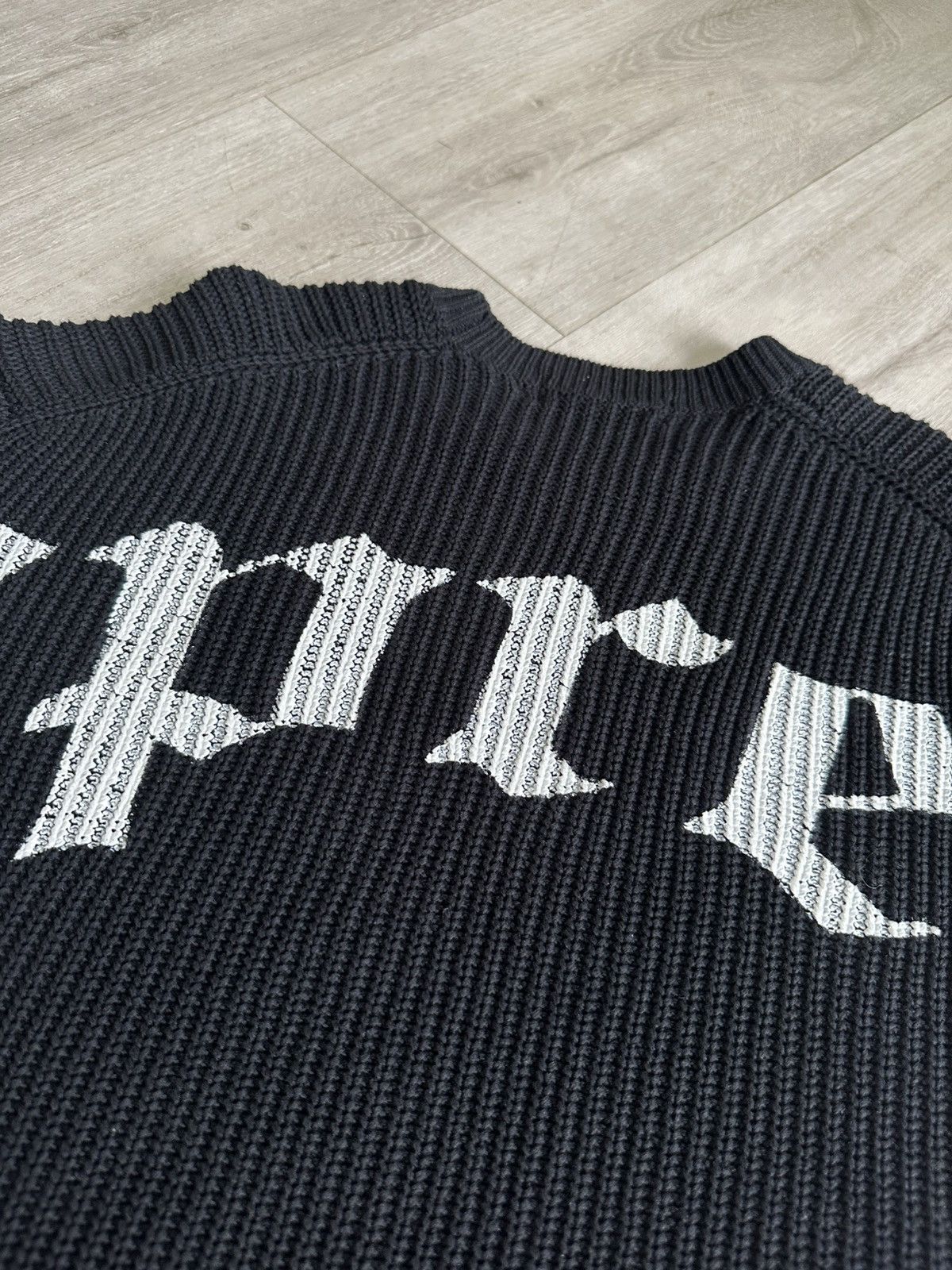 Supreme Supreme Printed Old English Sweater Black SS25 Size US M / EU 48-50 / 2 - 10 Thumbnail