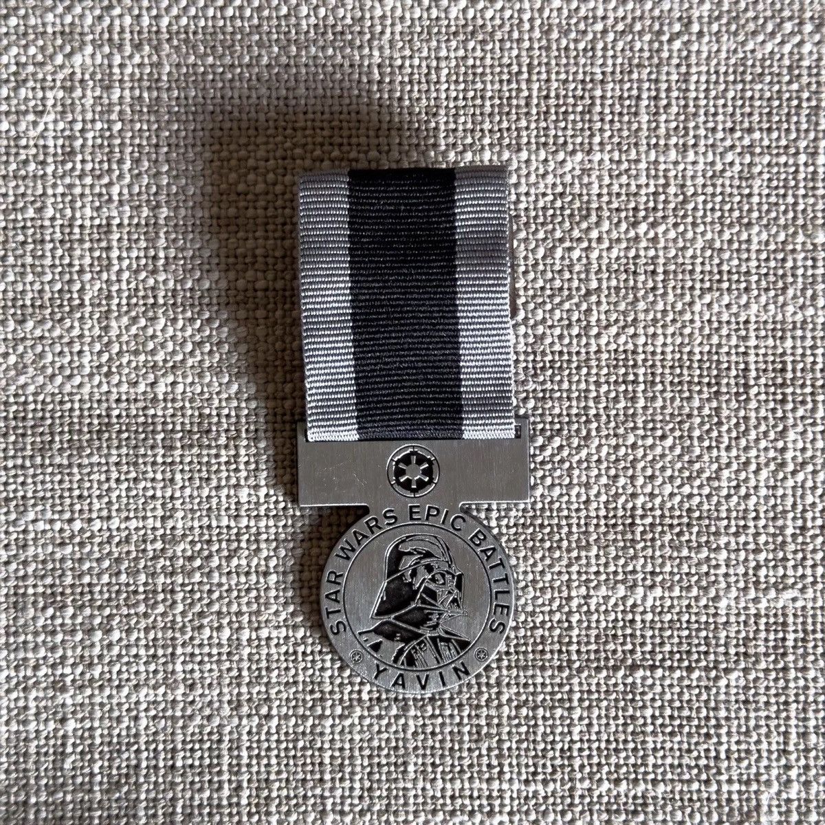 Star Wars Star Wars Epic Battles Medal Toys R Us Yavin Darth Vader Size ONE SIZE - 7 Thumbnail