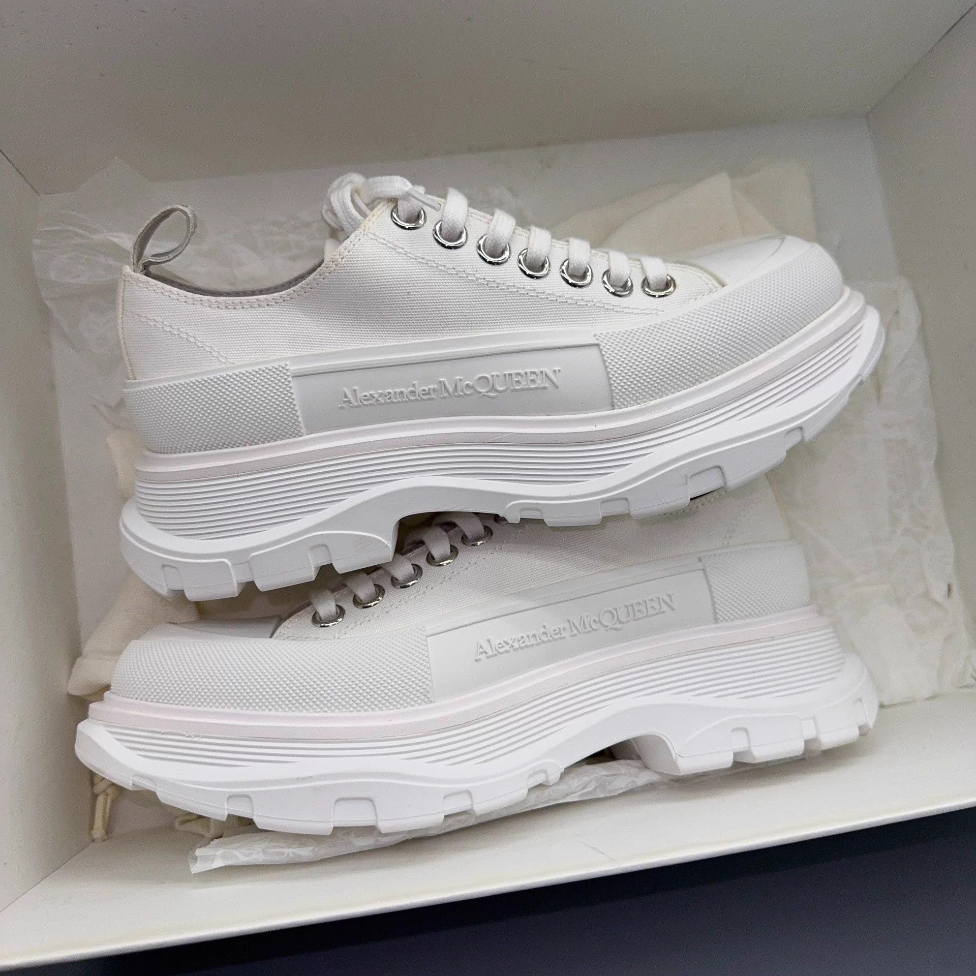 Alexander McQueen Alexander McQueen Tread Slick Canvas White Size US 6 / IT 36 - 5 Thumbnail