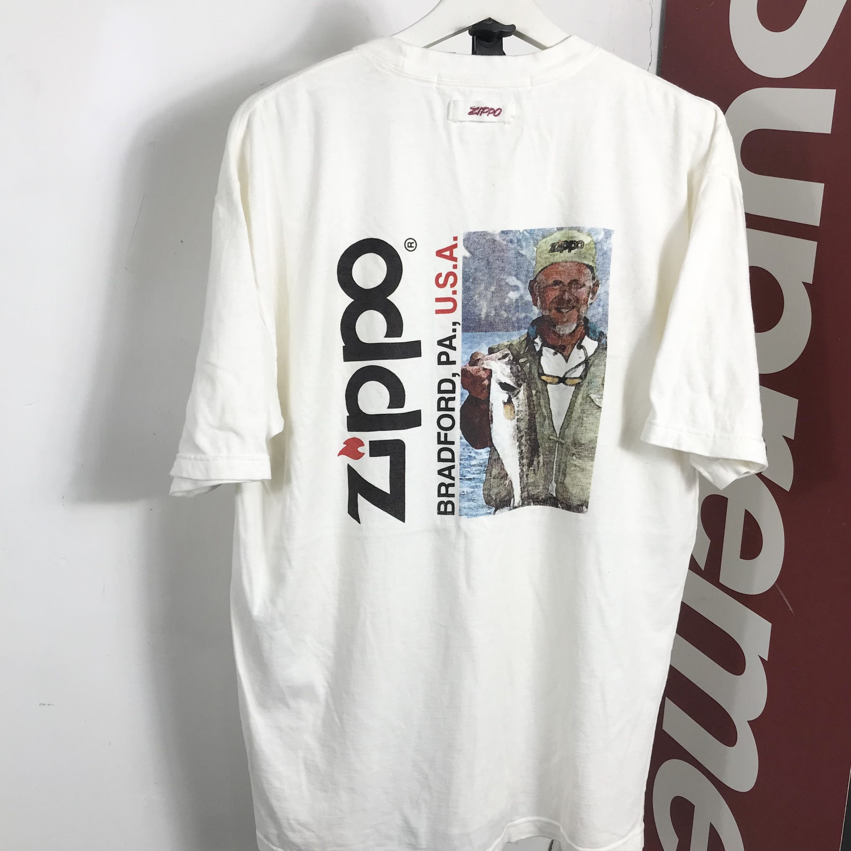 Vintage Vintage 90S Zippo ART humor men on fishing Tee Size US L / EU 52-54 / 3 - 2 Thumbnail