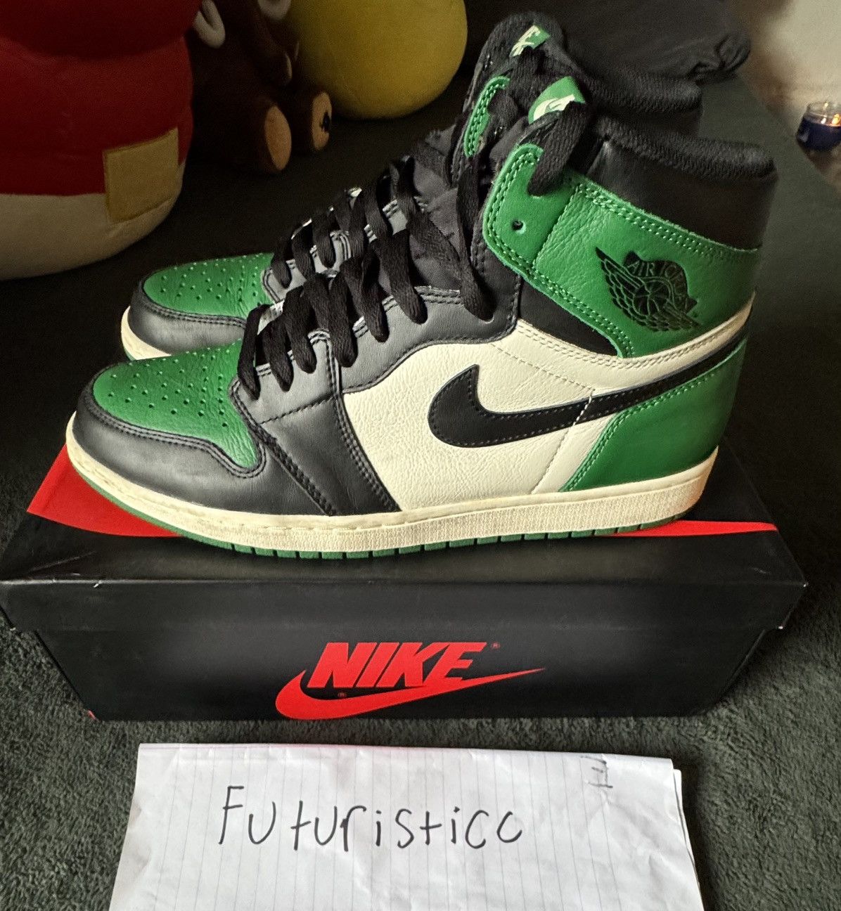 Jordan Brand × Nike Jordan 1 Retro Pine Green Size US 11.5 / EU 44-45 - 1 Thumbnail