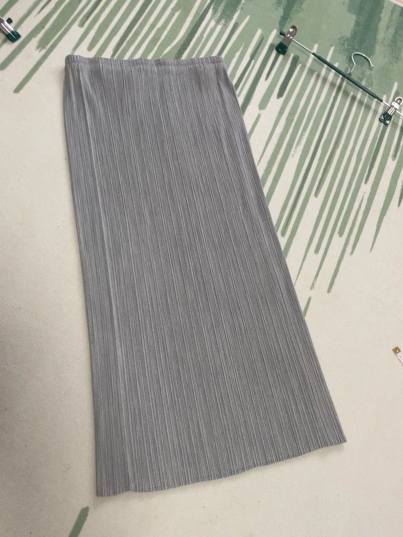 Issey Miyake issey miyake size:3 Silver-grey skirt 2506-Nextarrow Size 42" / US 20 - 1 Thumbnail