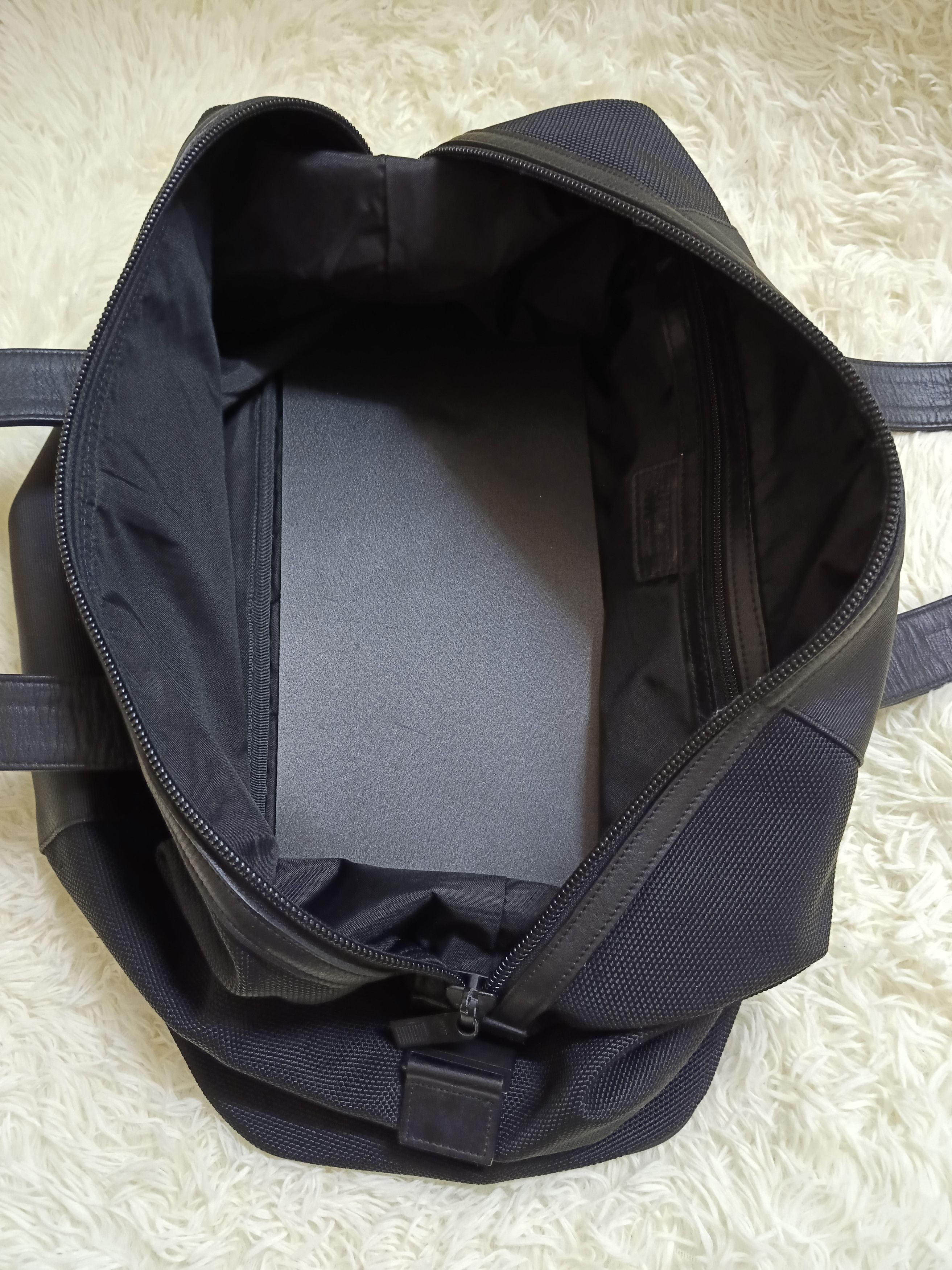 Issey Miyake ISSEY MIYAKE TRAVEL BAG Size ONE SIZE - 7 Thumbnail