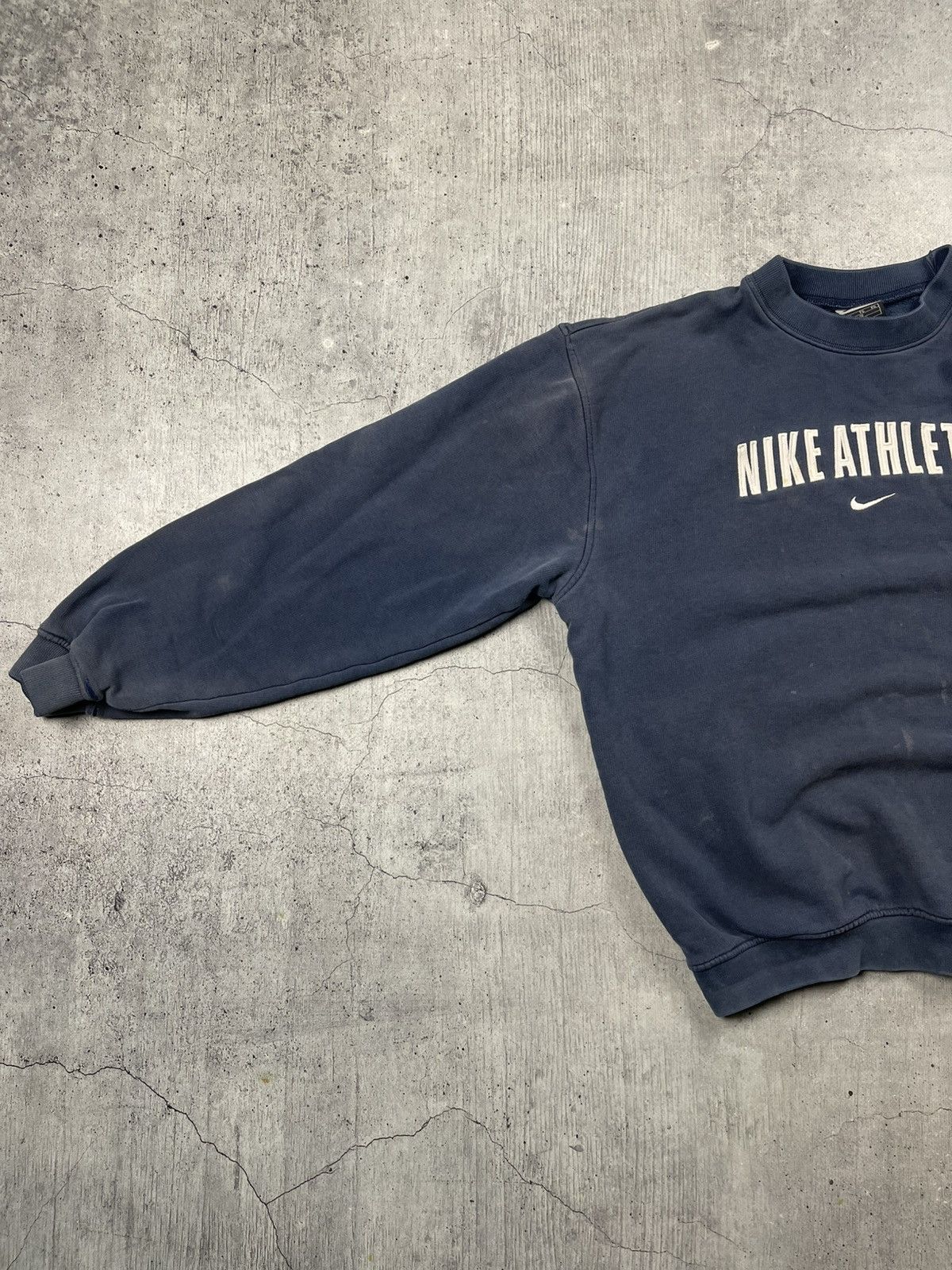 Nike Vintage Nike Sweatshirt Big logo Crazy Athletic Distressed Size US M / EU 48-50 / 2 - 3 Thumbnail