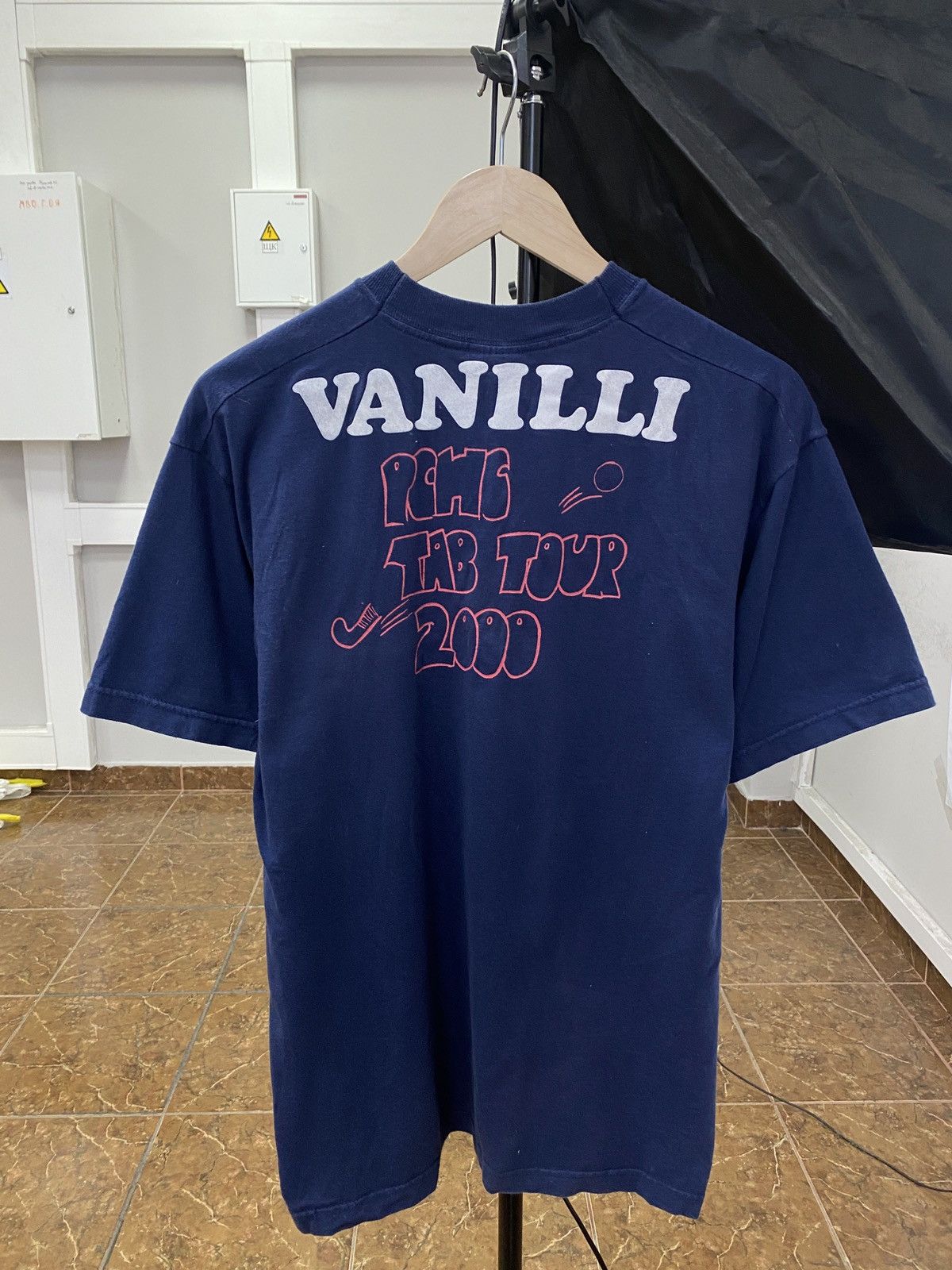 Fruit Of The Loom Vintage 2000 Milli Vanilli T-Shirt Size US M / EU 48-50 / 2 - 1 Thumbnail