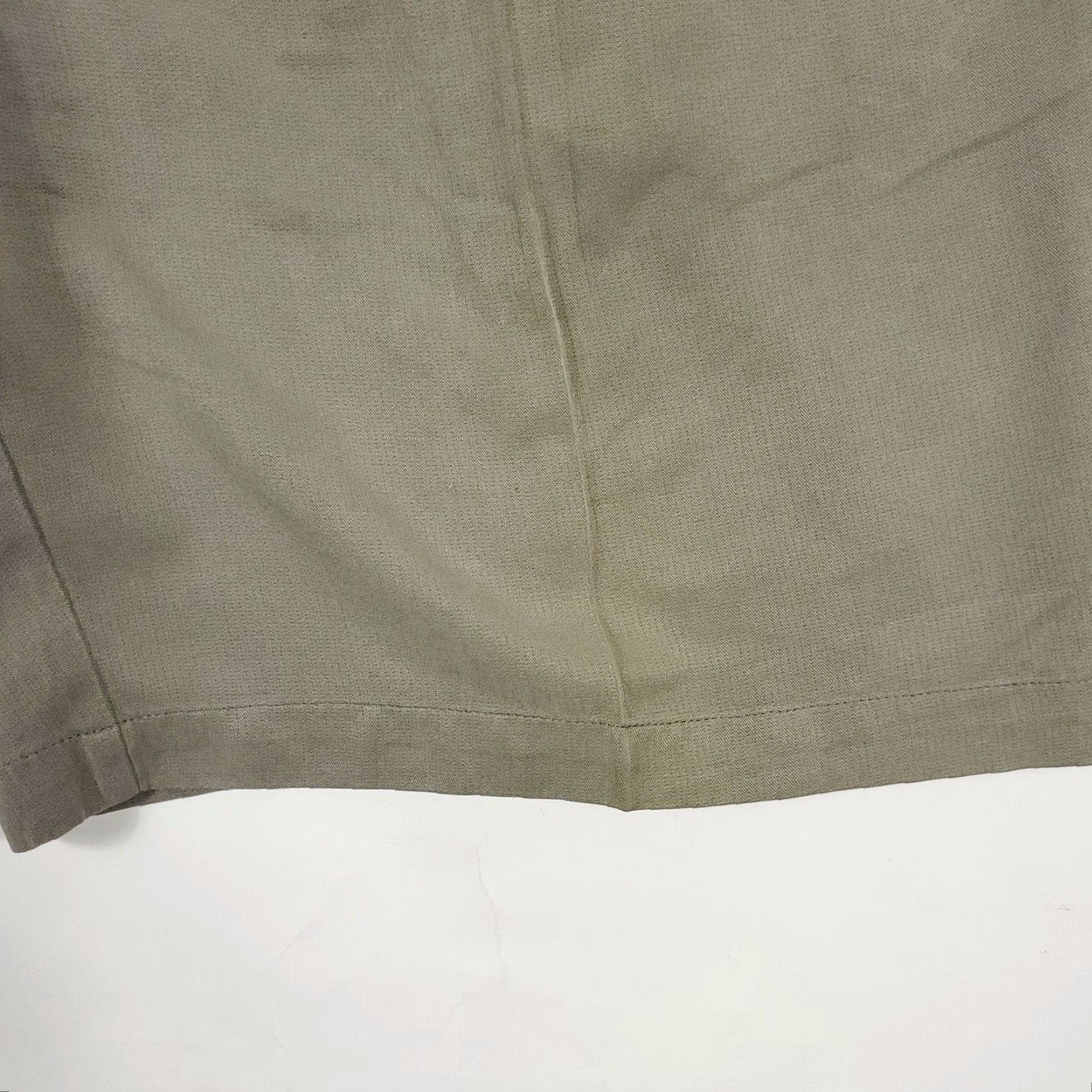 Tommy Bahama VINTAGE Tommy Bahama Men's Gray Silk Chino Shorts Size 35 Pleated Casual Preppy Size US 35 - 3 Thumbnail