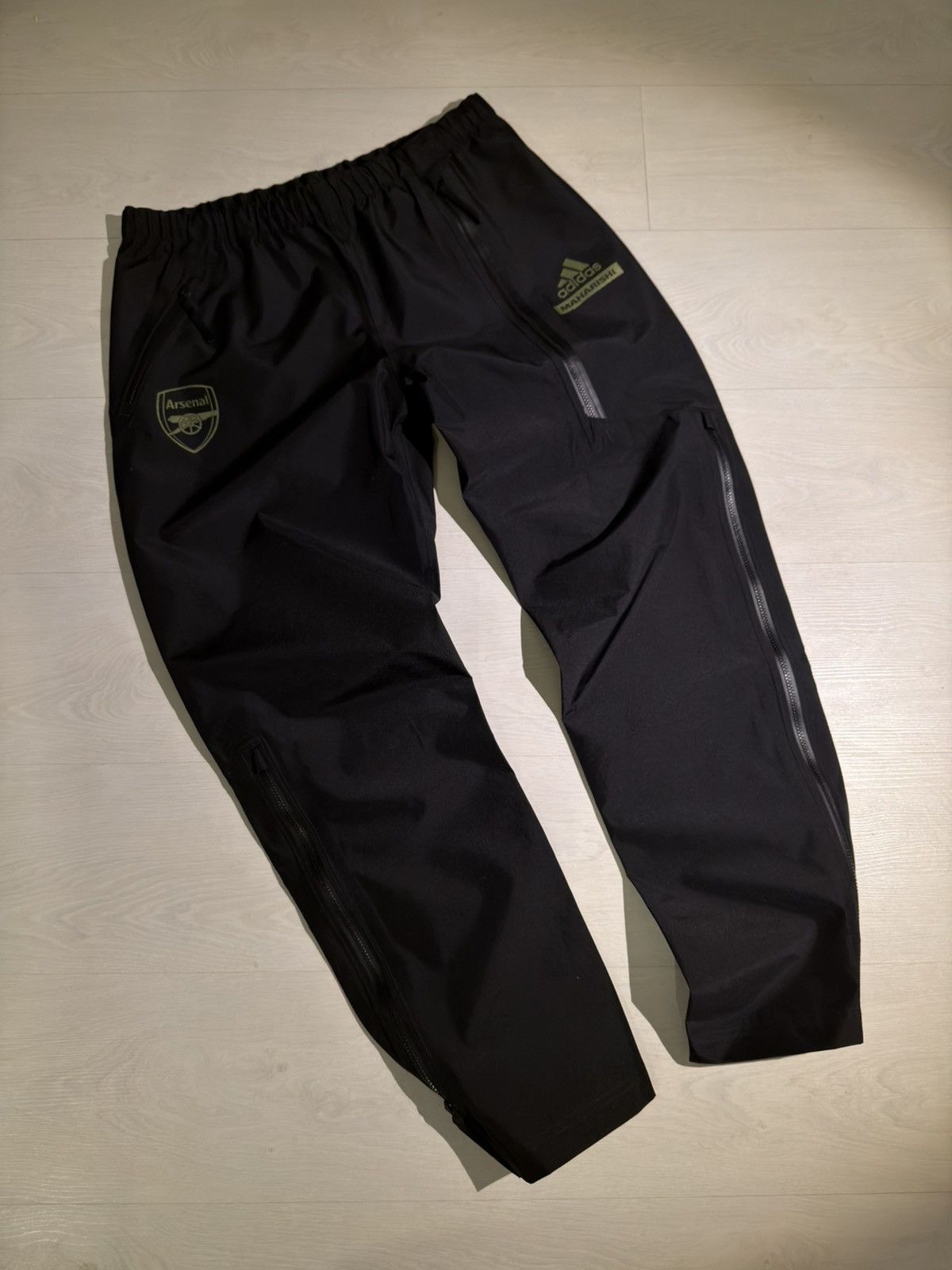 Adidas × Maharishi Adidas Arsenal x Maharishi Gore-Tex Pants BNWT Size L Size US 32 / EU 48 - 1 Thumbnail