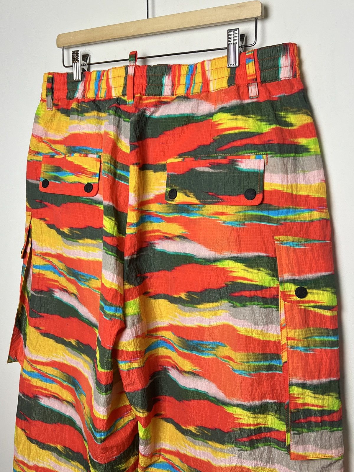 Dsquared2 900$ dsquared2 shimmer nylon ripstop camo cargo shorts m-l Size US 34 / EU 50 - 13 Thumbnail
