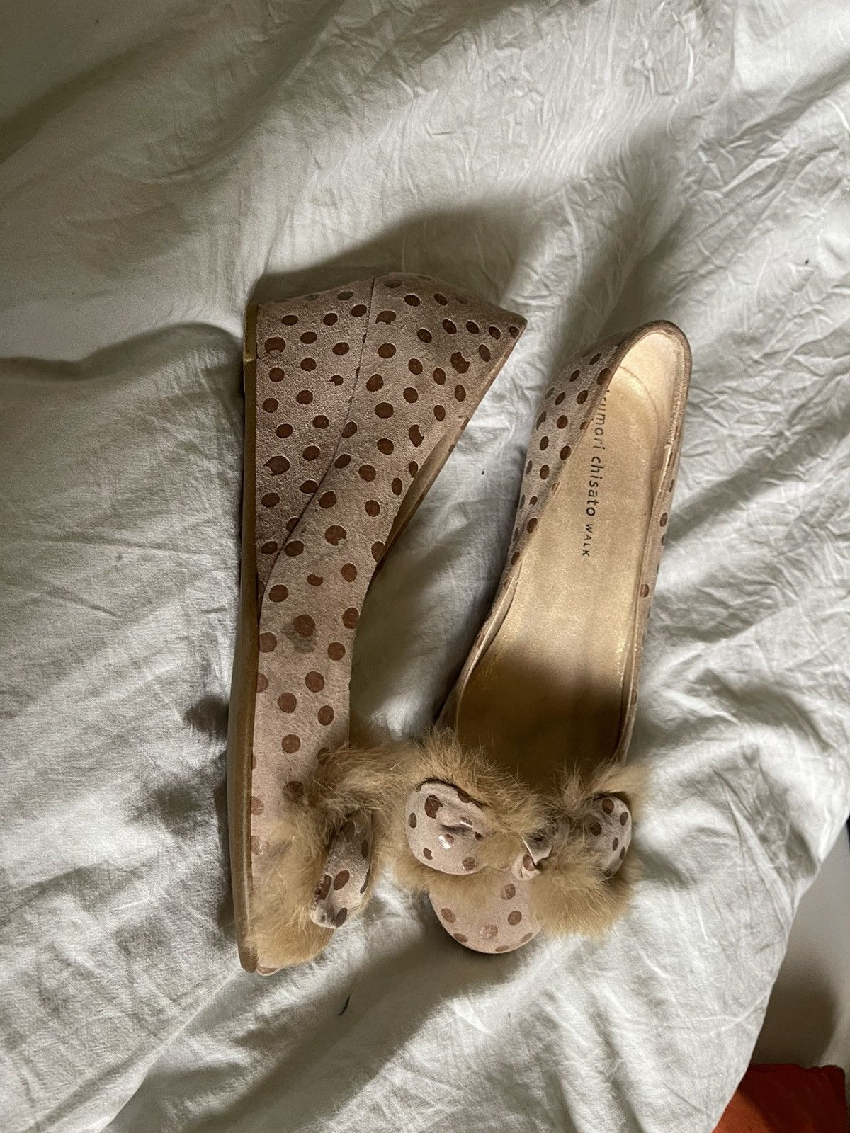Issey Miyake Tsumori Chisato Tan polka dot wedge heels with faux fur bows Size US 7 / IT 37 - 5 Thumbnail
