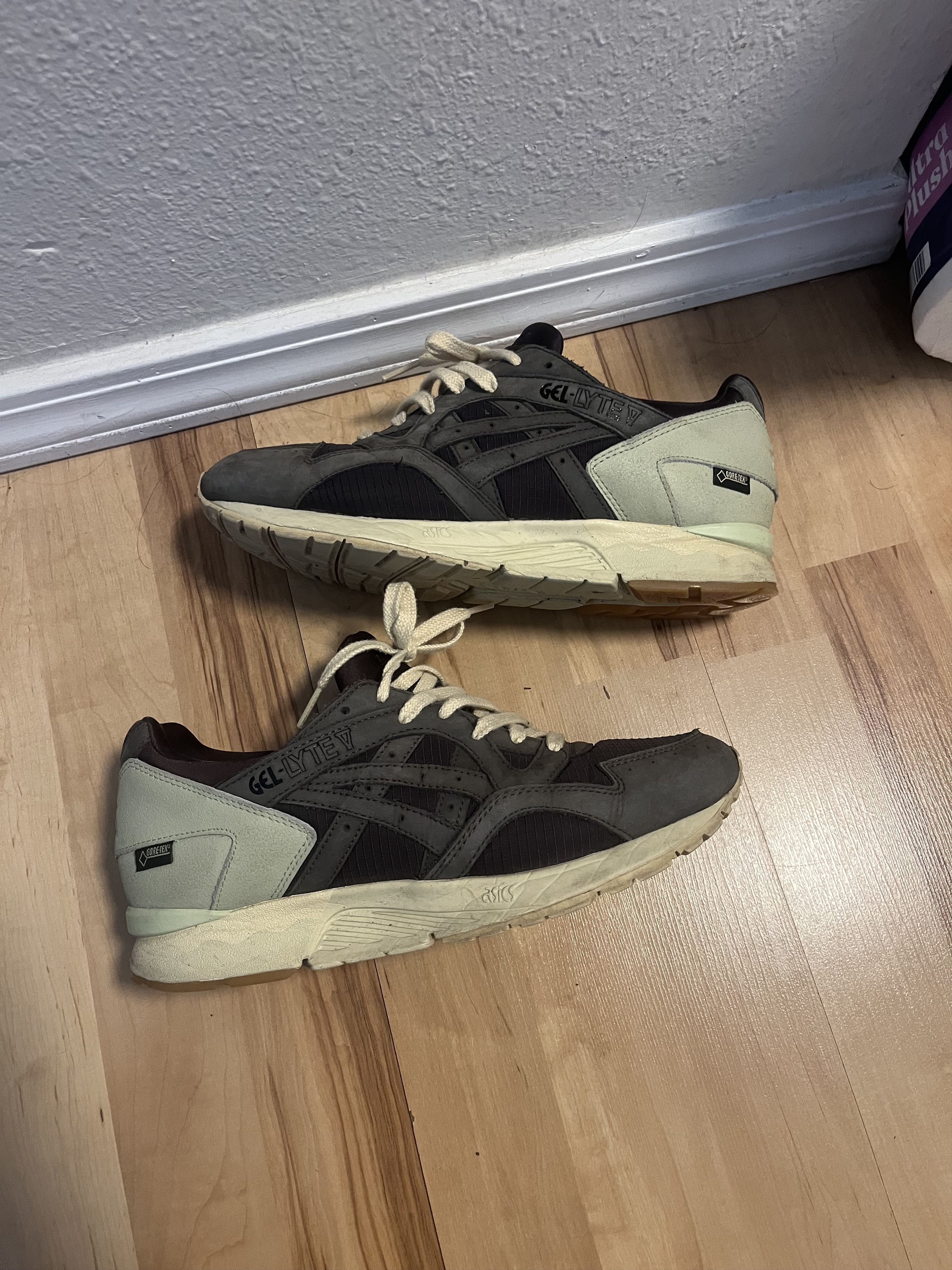 Asics Asics x Saint Alfred Gel Lyte V After Dark Gore-Tex Size US 9 / EU 42 - 1 Thumbnail