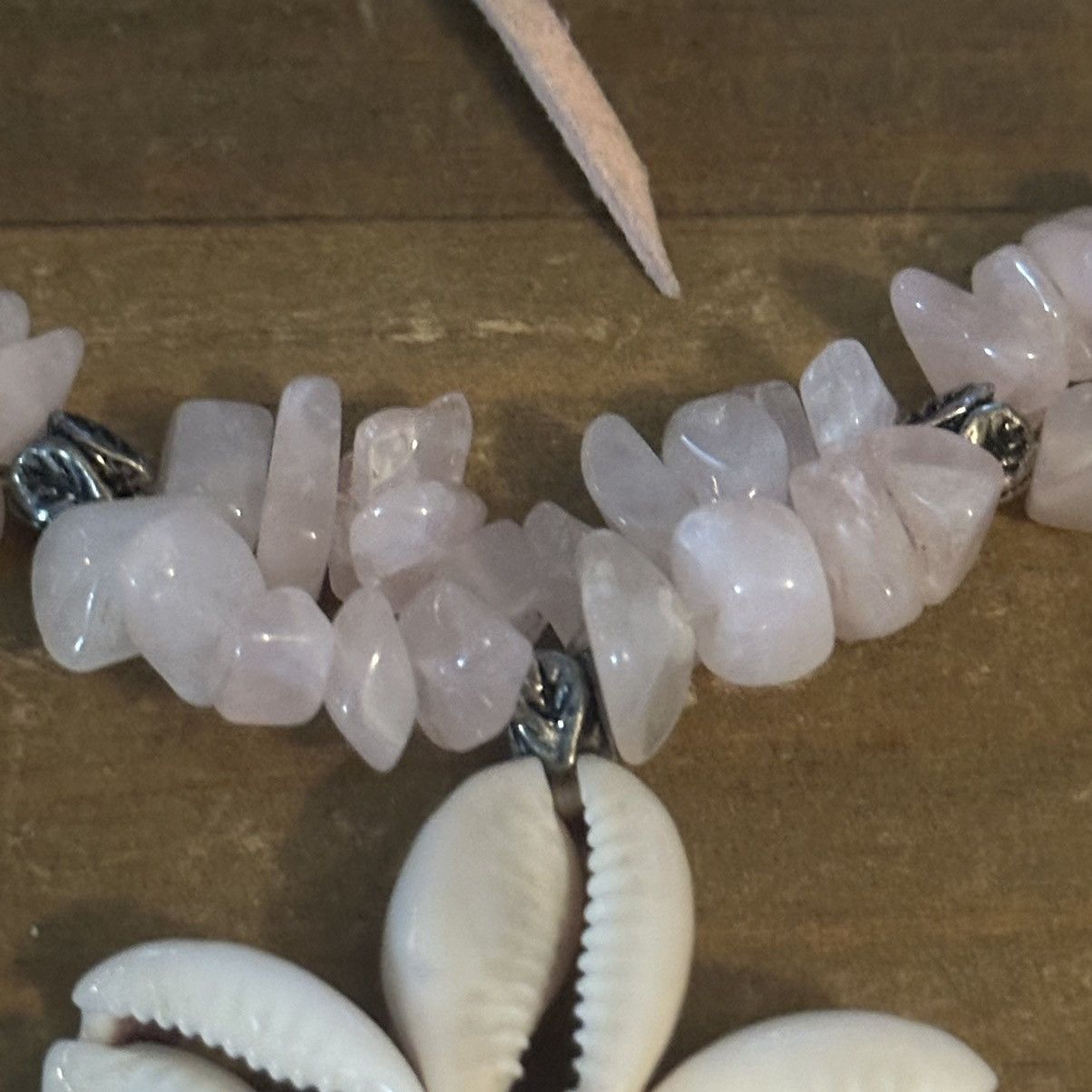 Vintage Vintage rose quartz shell flower cord necklace Size ONE SIZE - 4 Thumbnail
