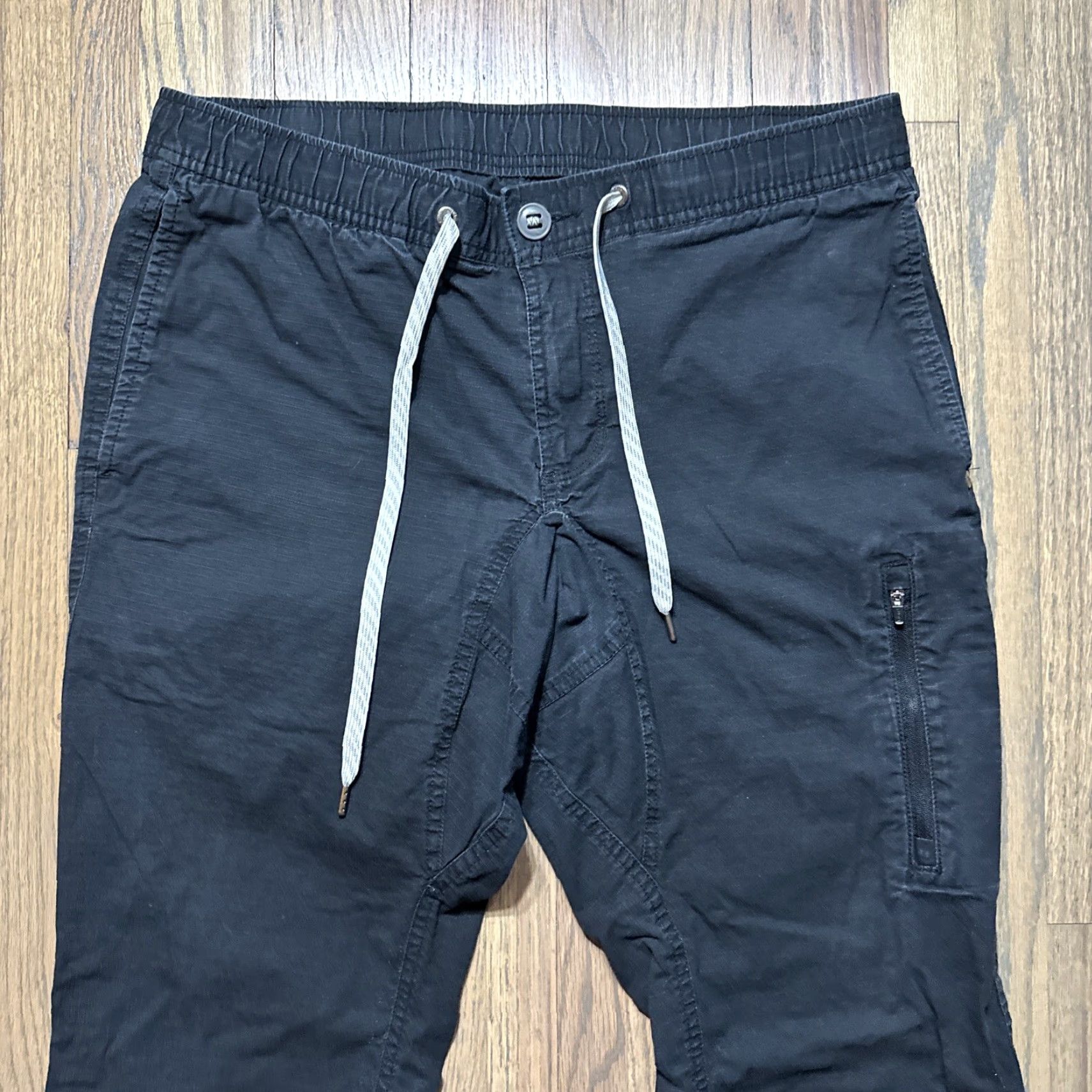 Vuori Vuori Pants Men M Black Duraterrra Climber Ripstop Joggers Tapered Inseam 31in Athleisure Breathable Hiking Regular Style Jogger Pants Size US 31 - 2 Thumbnail
