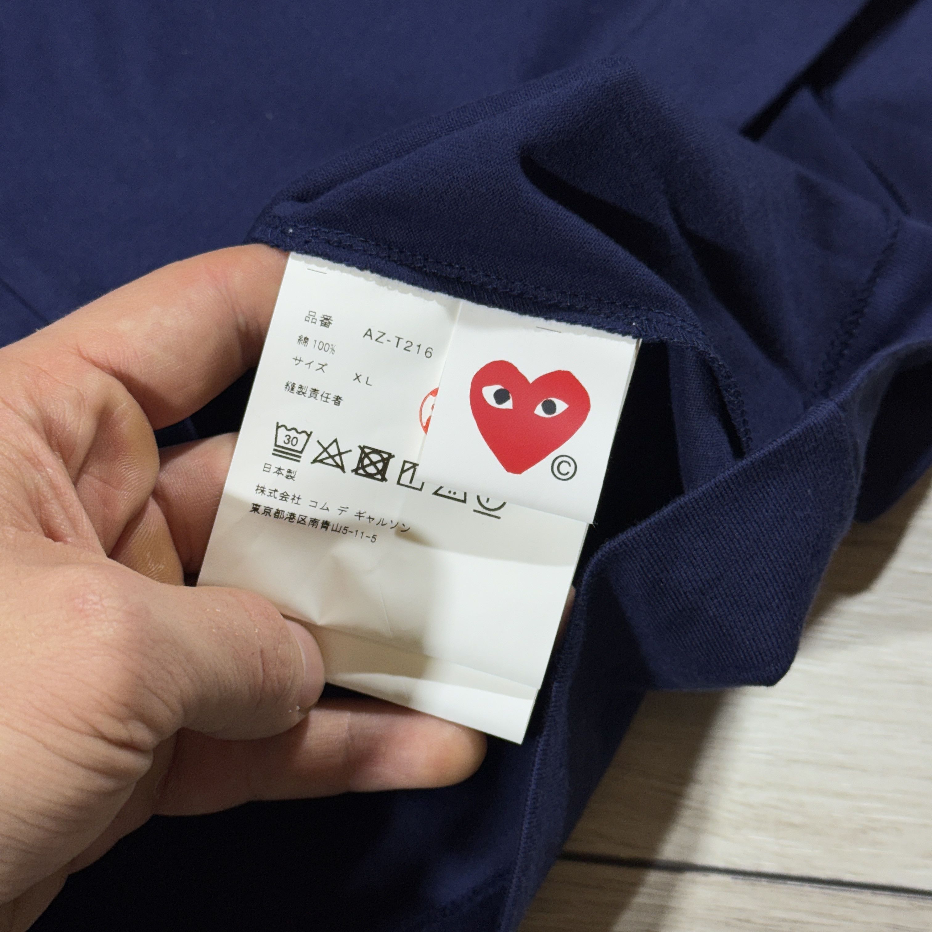 Comme des Garcons PLAY Comme des Garçons PLAY Gold Heart T-Shirt Navy Blue Size XL Size XL / US 12-14 / IT 48-50 - 6 Thumbnail