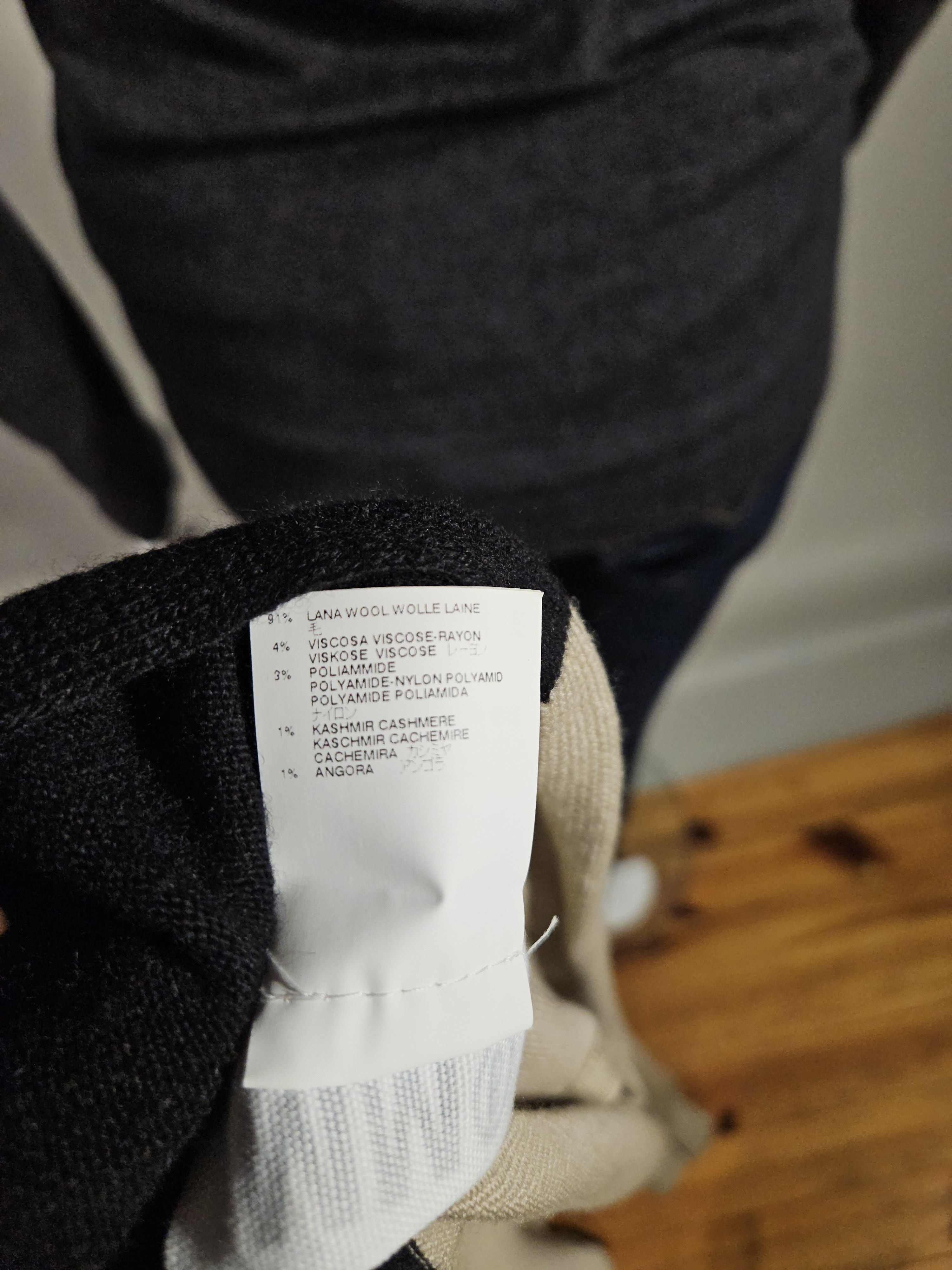 Maison Margiela MM6 Maison Martin Margiela Cape Wool made in Italy size M Size M / US 6-8 / IT 42-44 - 8 Thumbnail