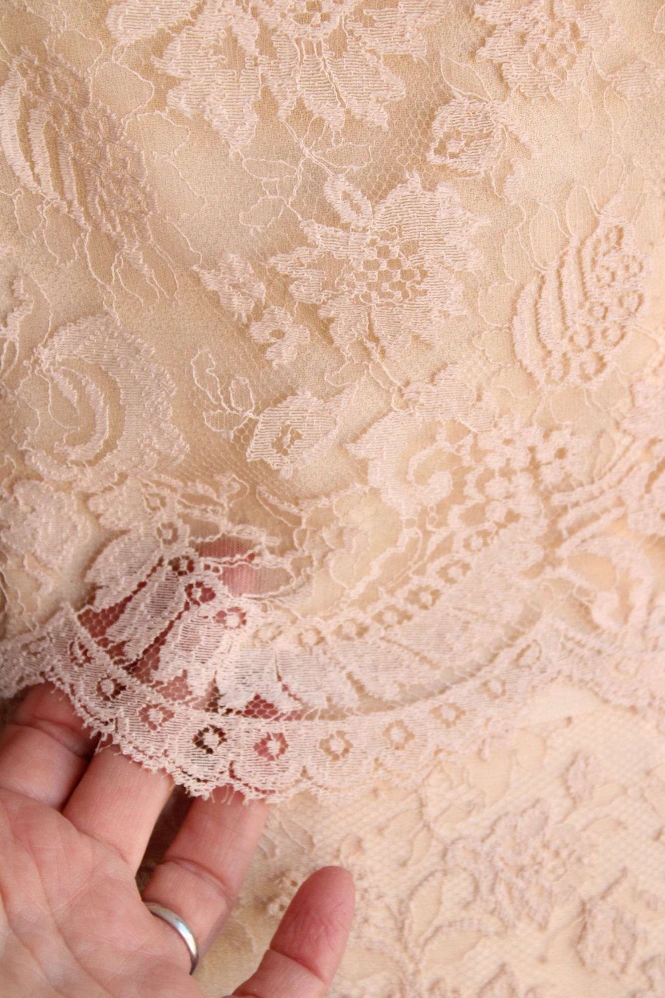 Vintage Vintage 1960s Dress, Pink Illusion Lace Fluttery Open Back Size M / US 6-8 / IT 42-44 - 4 Thumbnail