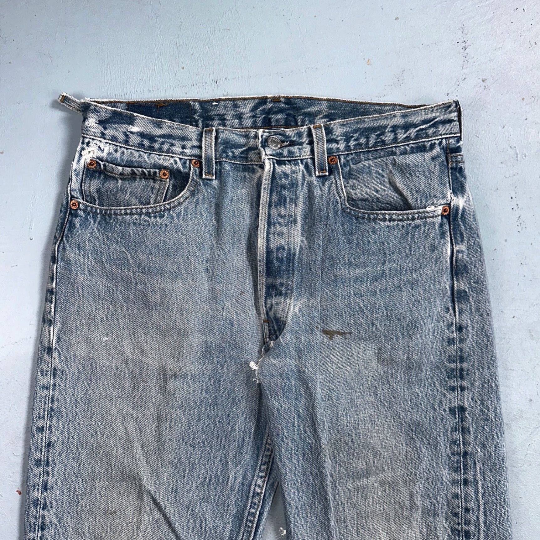 Levi's VINTAGE Levi's 501 Jeans Men Straight Leg 33x36 Light Wash 90s Classic Denim Size US 33 - 2 Thumbnail