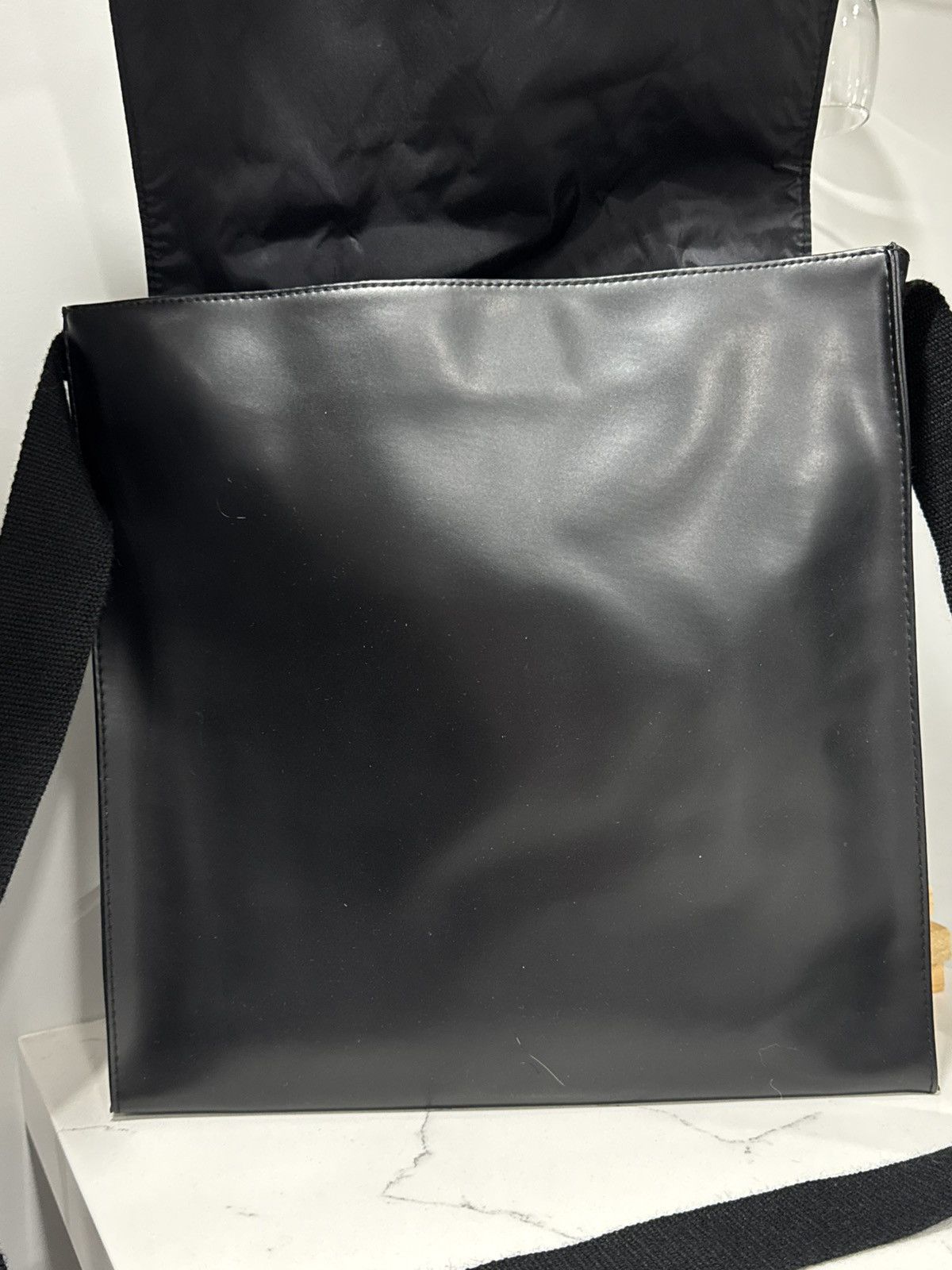 Givenchy GIVENCHY Parfums Black Canvas Messenger Bag – VIP Gift Size ONE SIZE - 6 Thumbnail