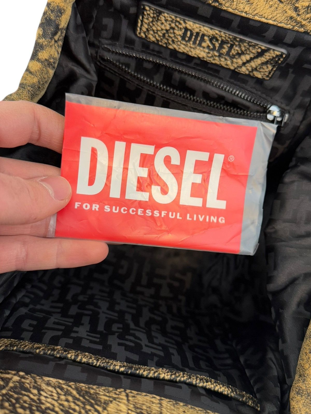 Diesel 1-DR Fold Yellow Marble Leather Handbag Size ONE SIZE - 9 Thumbnail