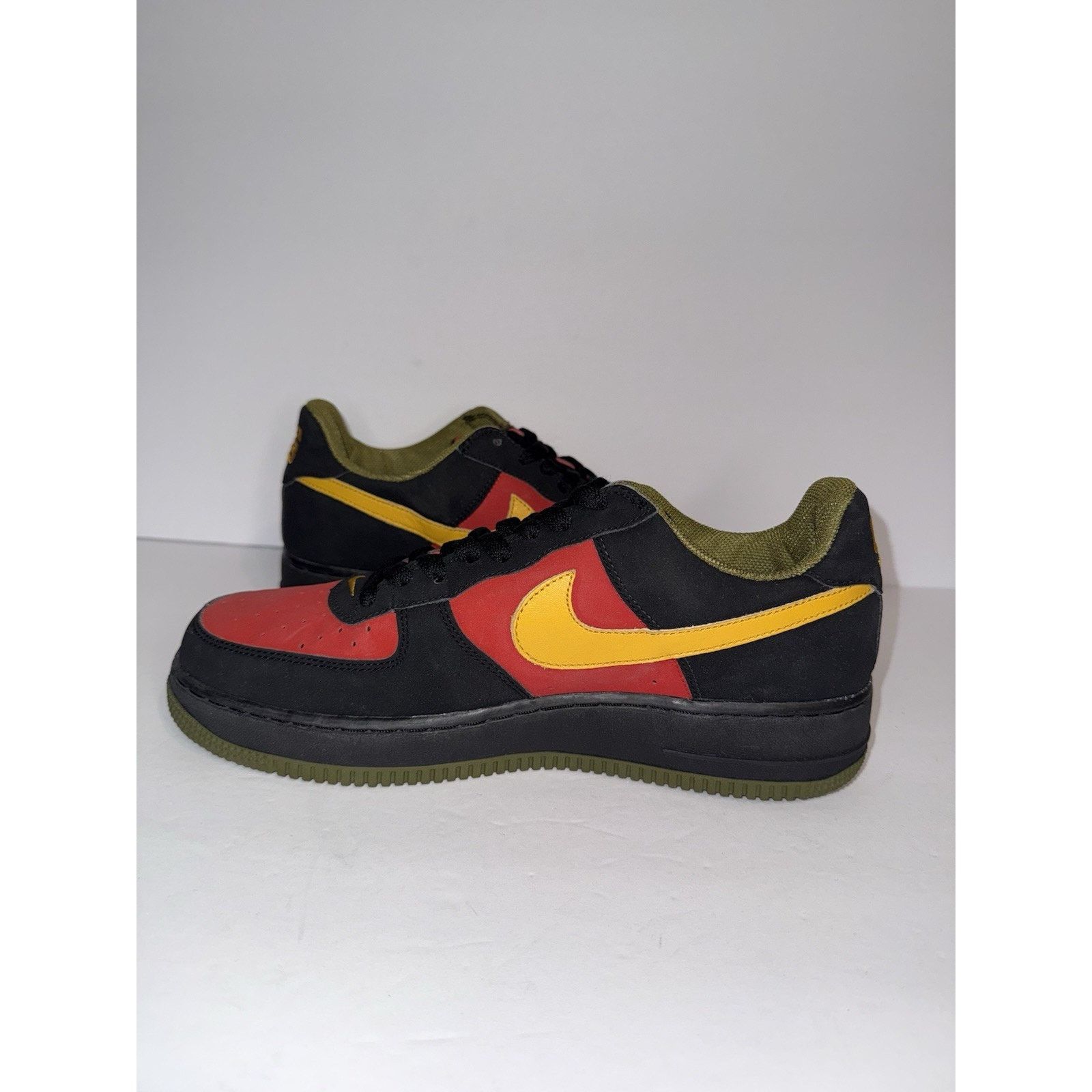 Nike 420/523 2004 Nike LeBron James “Fearless Warrior’ Sz 9.5 Size US 9.5 / EU 42-43 - 2 Thumbnail