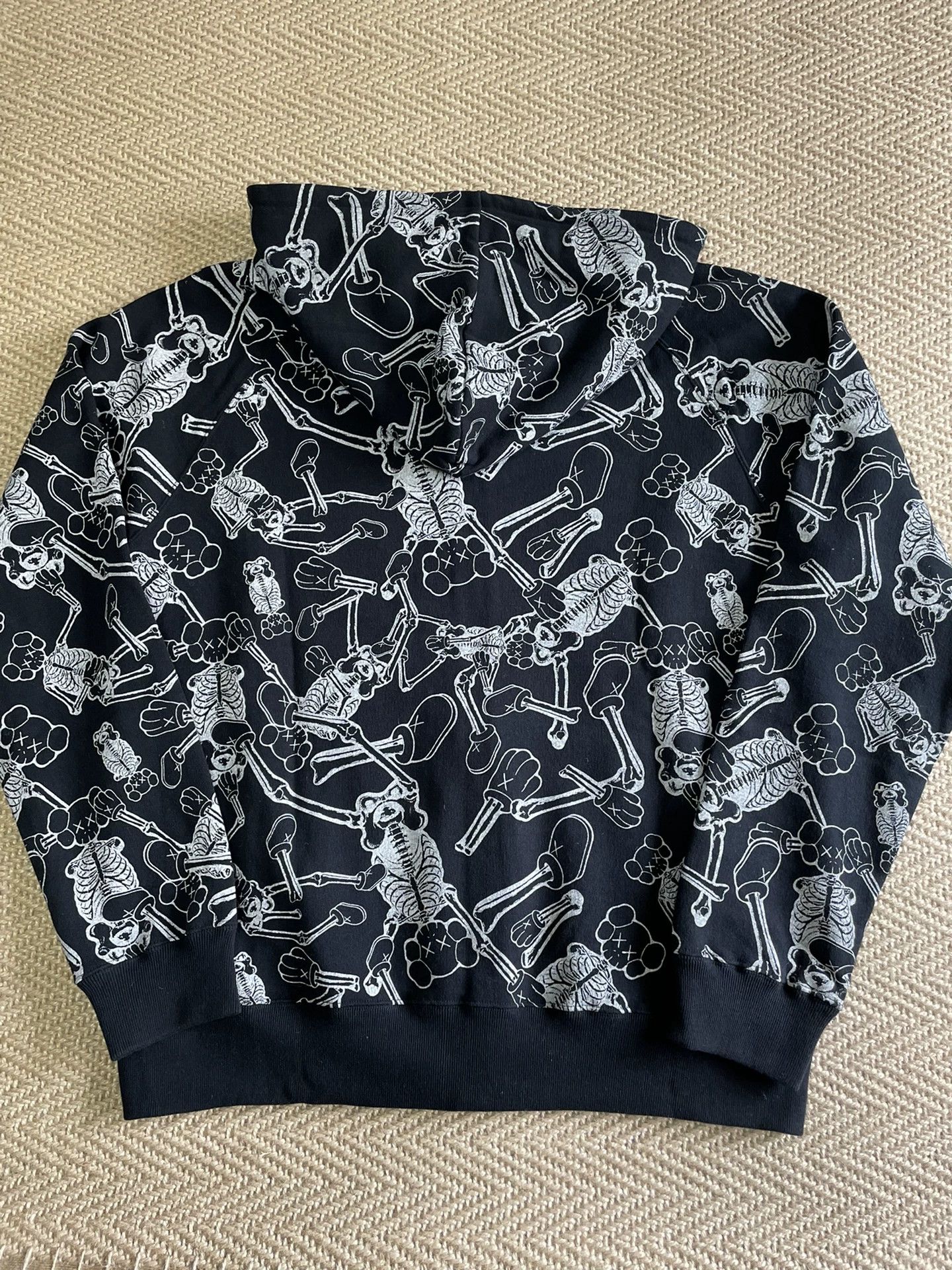 Original Fake OriginalFake KAWS Early Release Hoodie Full Print L Like New Size US L / EU 52-54 / 3 - 2 Thumbnail