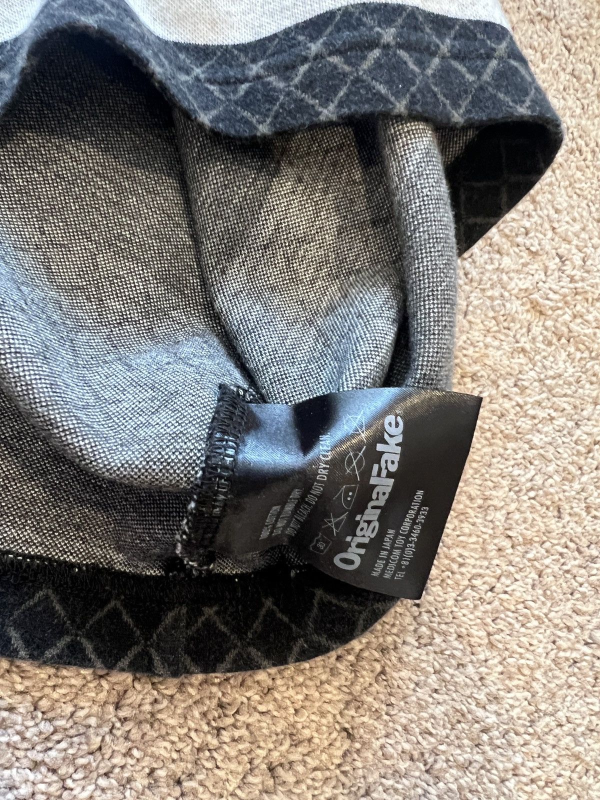 Original Fake Like new Original Fake OF Kaws short sleeve t-shirt size 3 Size US L / EU 52-54 / 3 - 5 Thumbnail