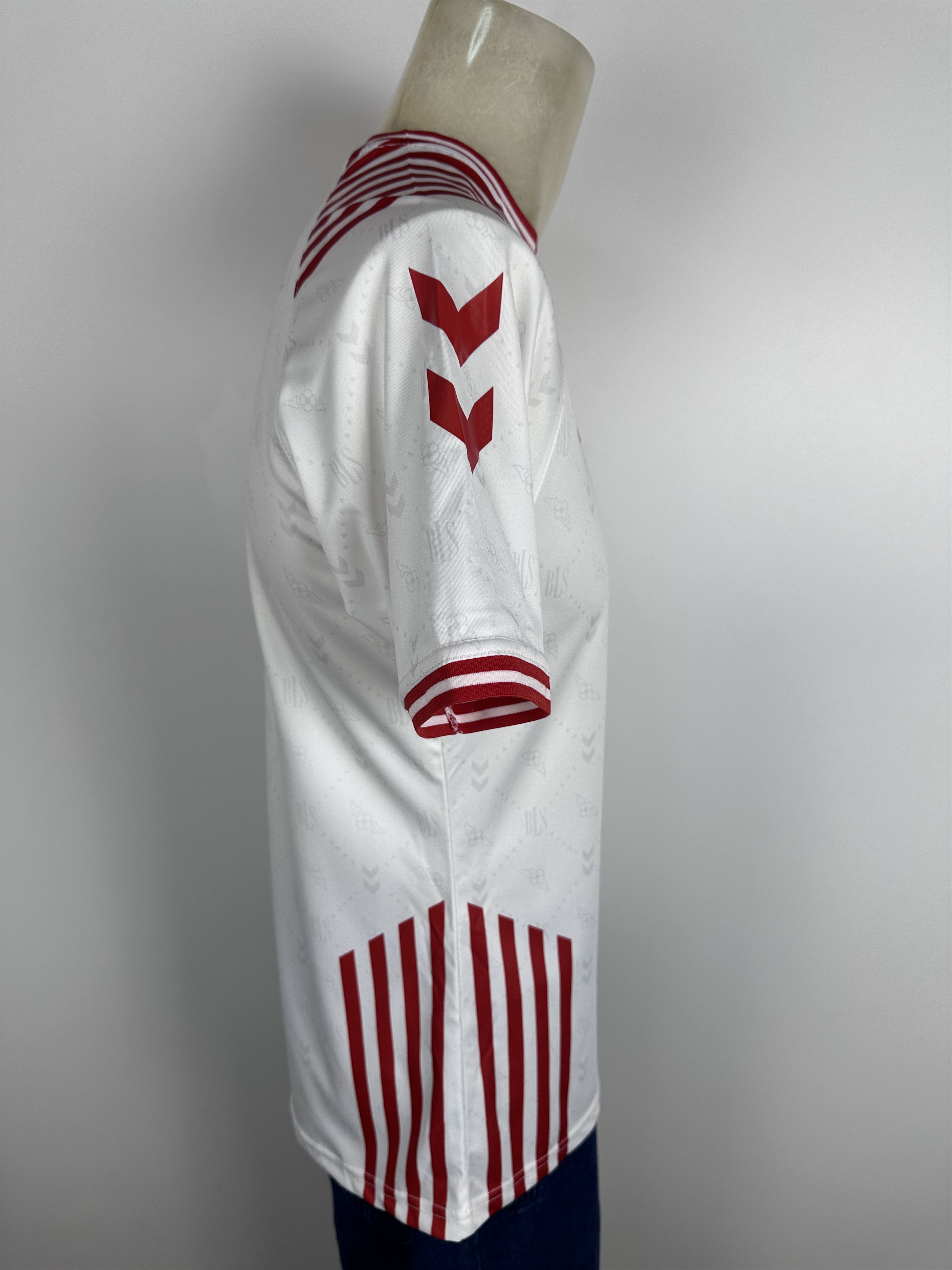 Hummel DENMARK 2022 SHIRT FOOTBALL SOCCER JERSEY HUMMEL #8 Delaney Size US S / EU 44-46 / 1 - 3 Thumbnail