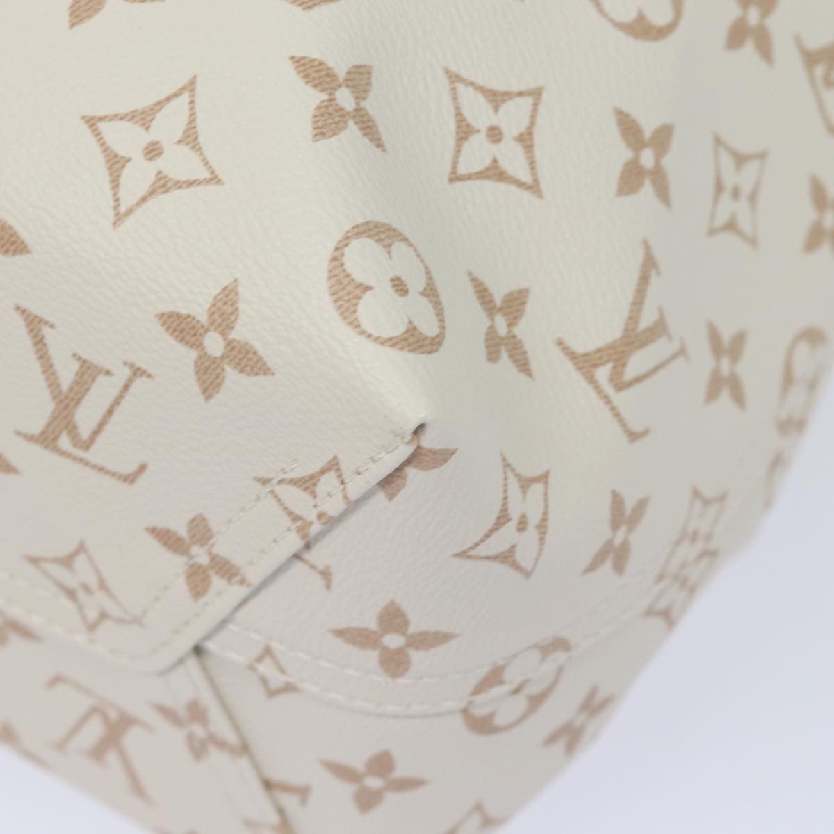 Louis Vuitton LOUIS VUITTON Monogram Dune Atlantis GM Tote Bag White Size ONE SIZE - 14 Thumbnail