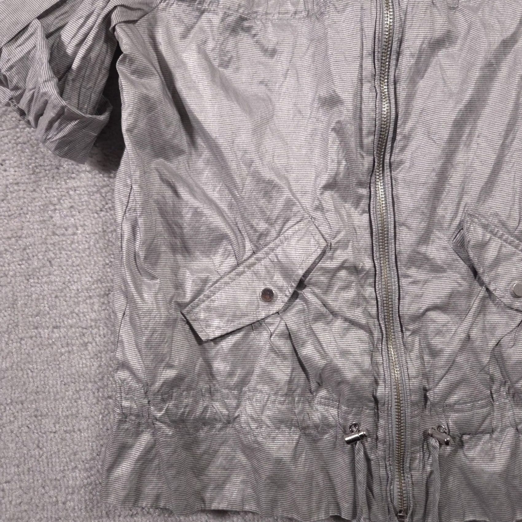 Vintage Zenergy Chico's Jacket Womens 0 Silver Short Sleeve Zip Front Drawstring Windbreaker Shoes? Size 25" / US 0 / IT 36 - 4 Thumbnail
