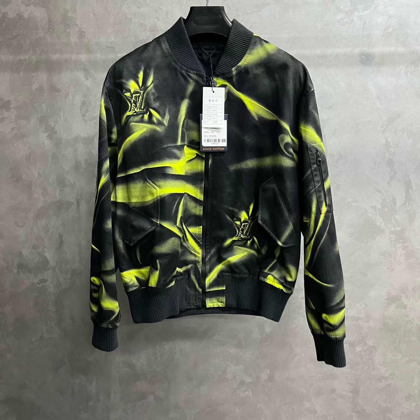 Louis Vuitton louis vuitton green logo print long sleeve jacket Size US L / EU 52-54 / 3 - 1 Thumbnail