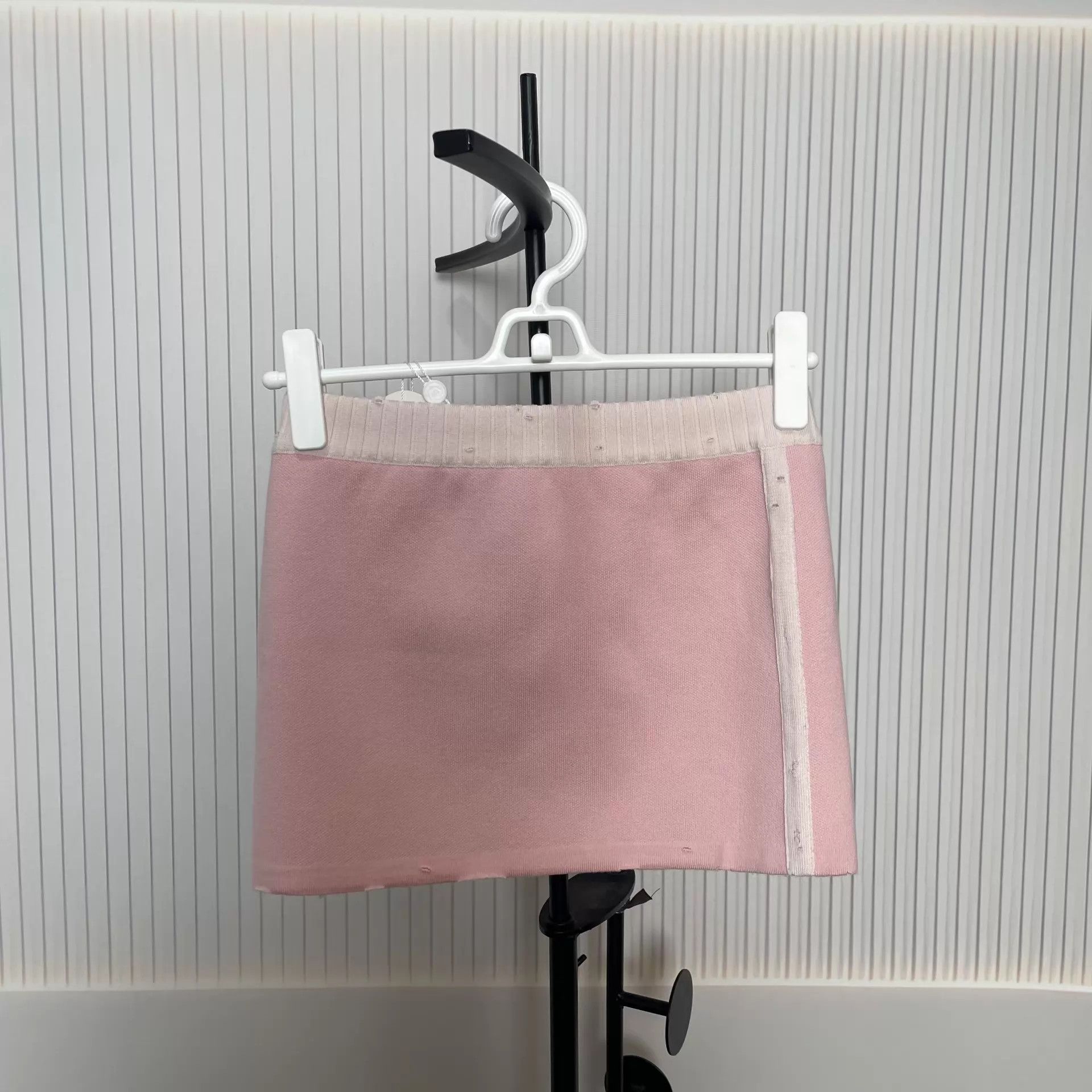 Balenciaga Balenciaga Knit Mini Skirt Pink S 250602VHHQC01 Size 26" / US 2 / IT 38 - 2 Thumbnail