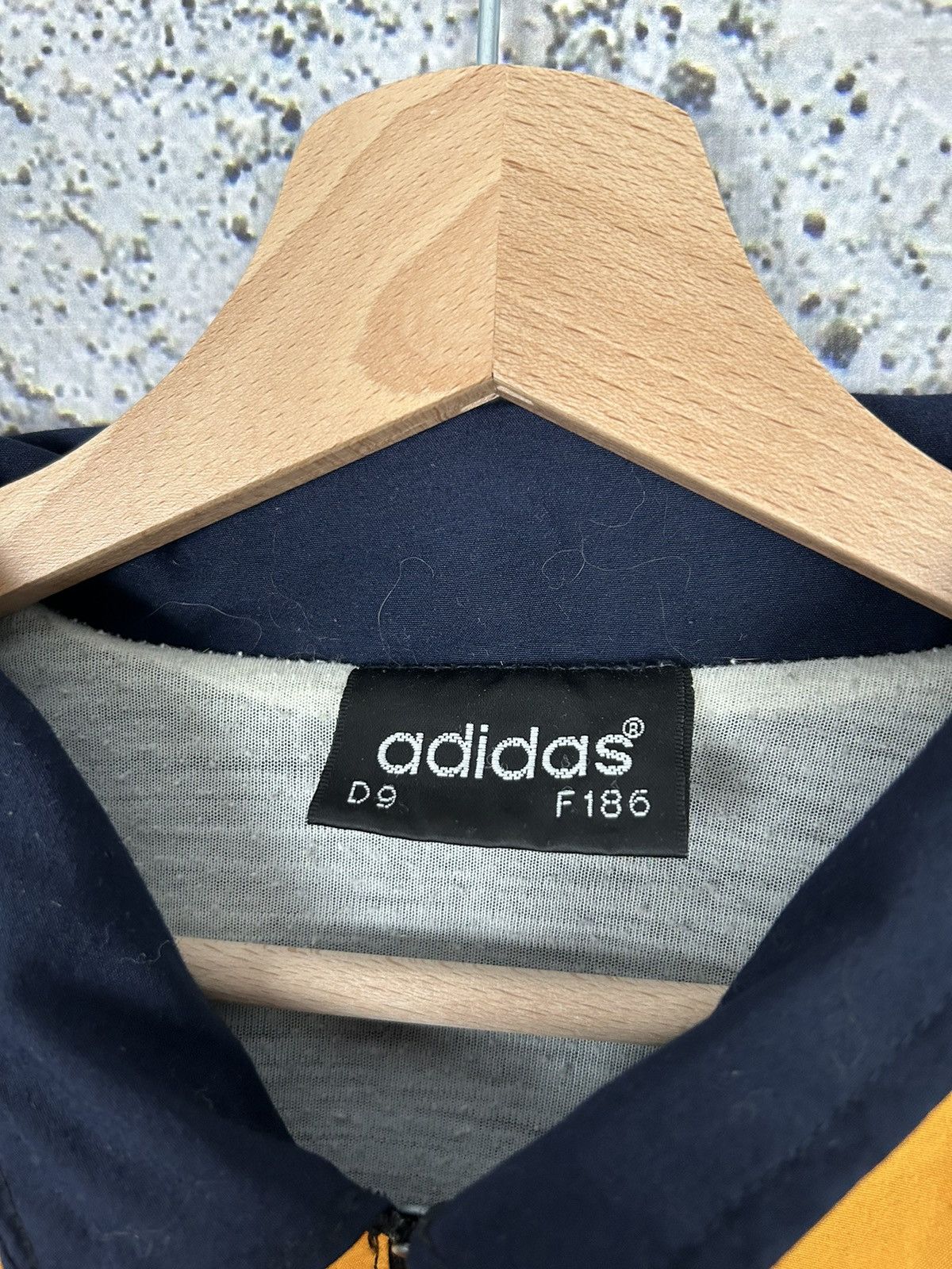 Adidas Vintage Adidas 90s Light Nylon Jacket Sportswear Streetwear Size US L / EU 52-54 / 3 - 5 Thumbnail