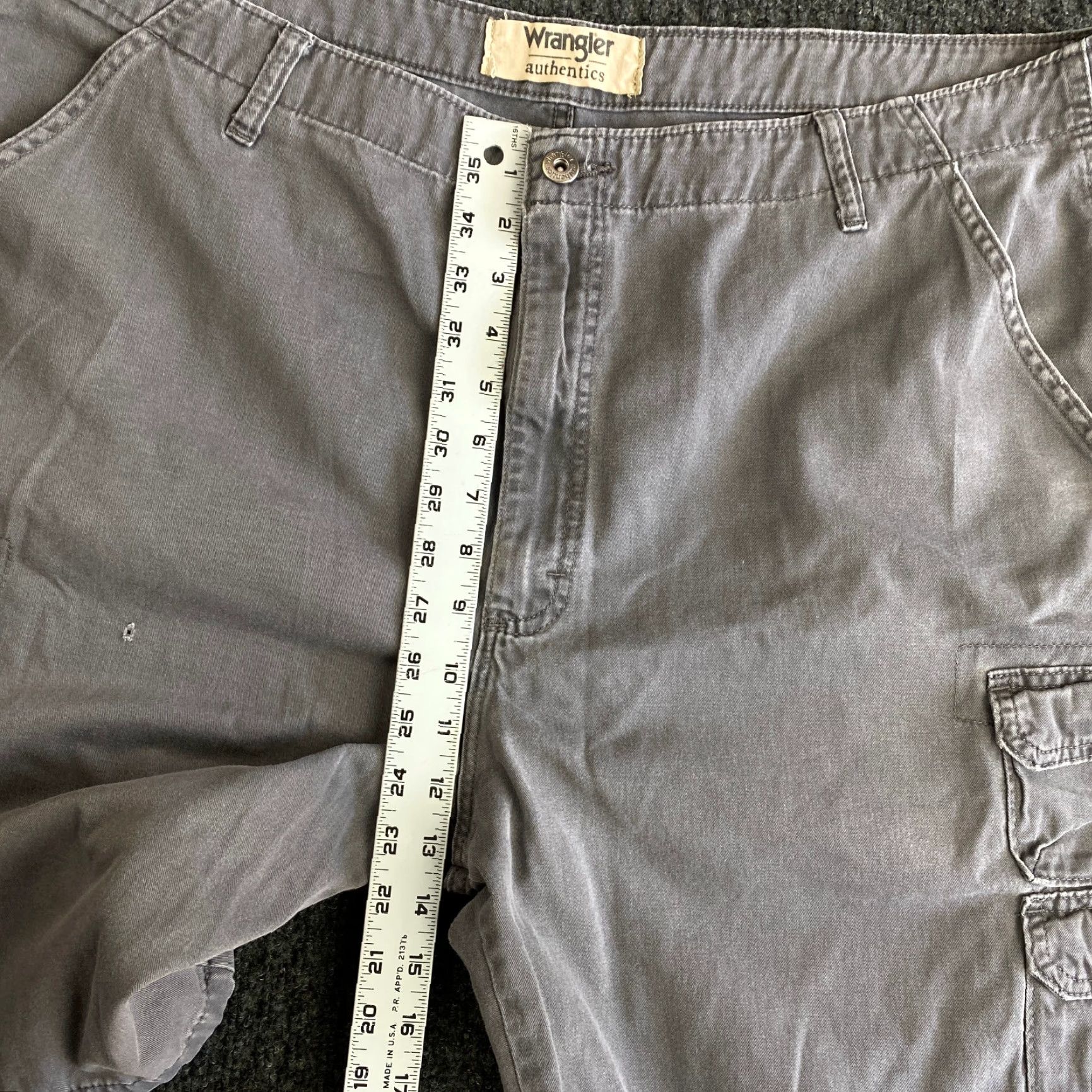 Wrangler VINTAGE Wrangler Cargo Shorts Men 42 Gray Cotton 10 in Inseam Relaxed Casual Workwear Pockets Button Front Size US 42 / EU 58 - 7 Thumbnail