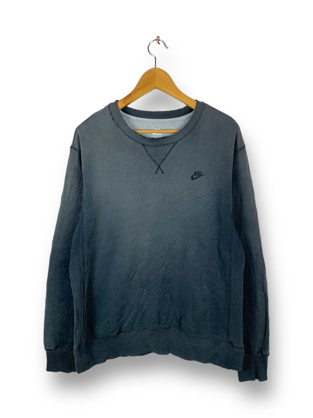 Nike ✔️Vintage Style Nike Small Swoosh Distressed Sweatshirt Size US L / EU 52-54 / 3 - 1 Thumbnail